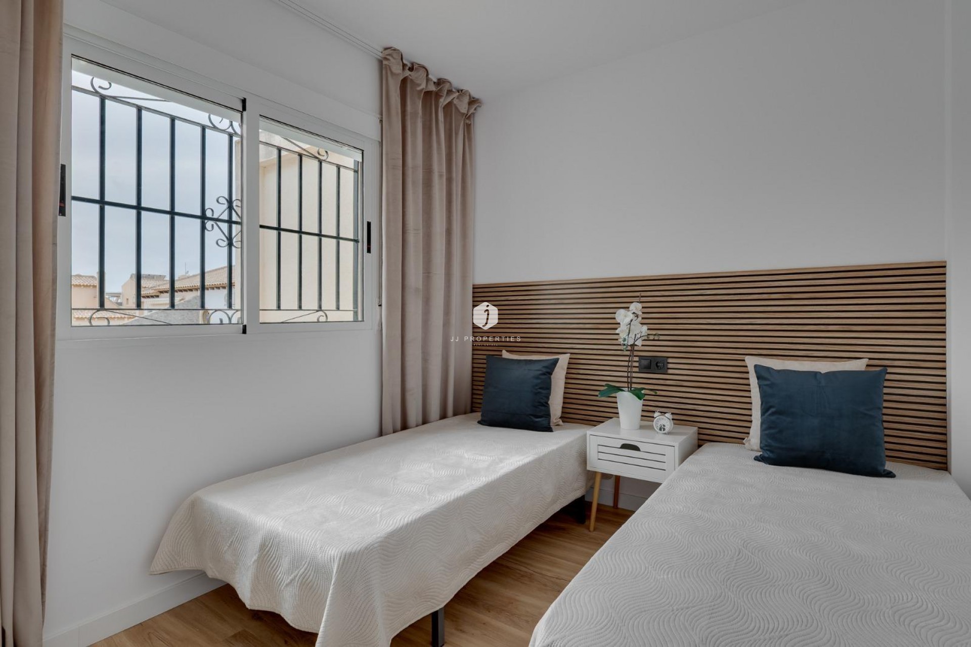 Resale - Chalet -
Orihuela Costa - Los Balcones