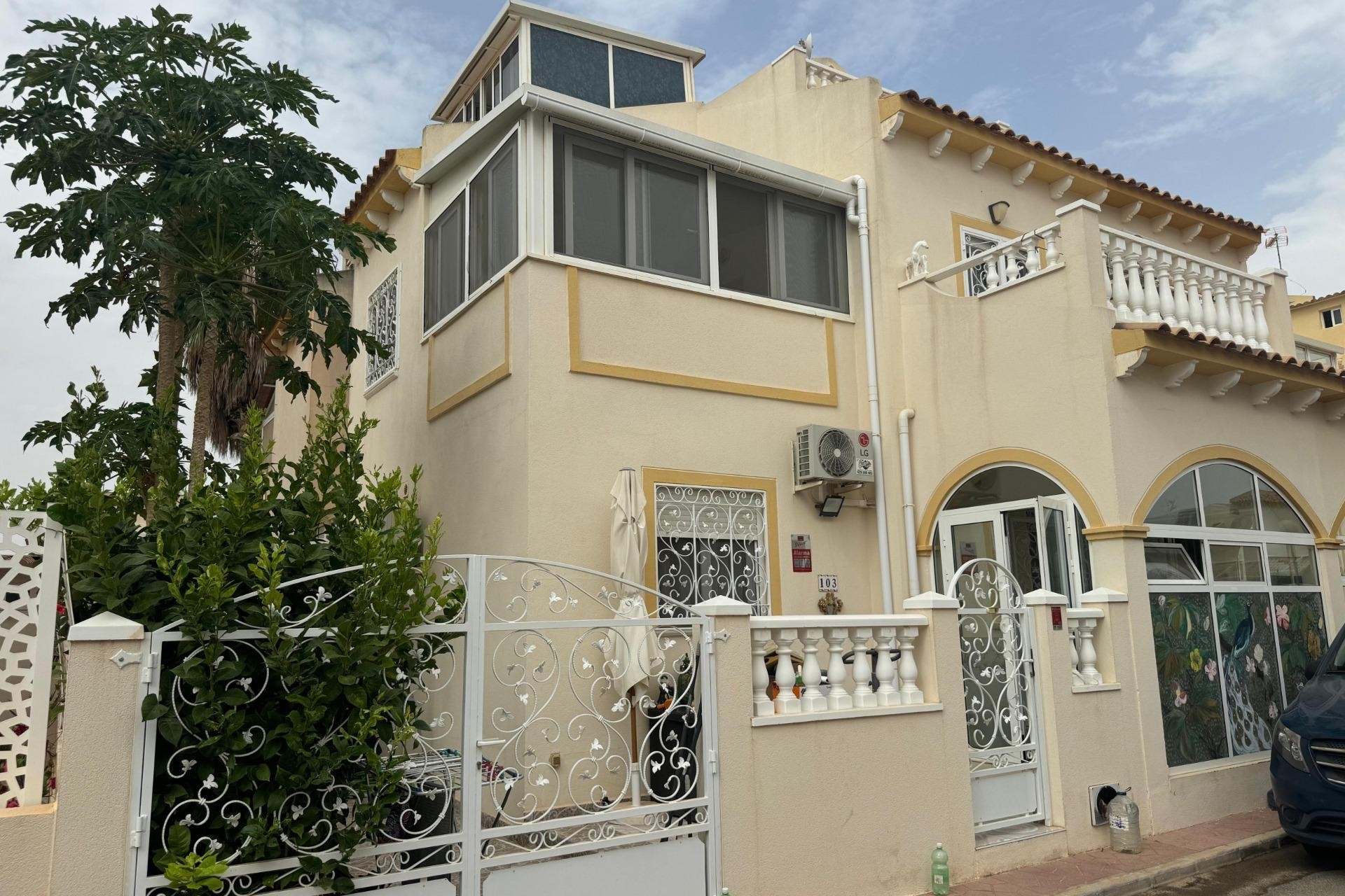 Resale - Chalet -
Orihuela Costa - Los Dolses