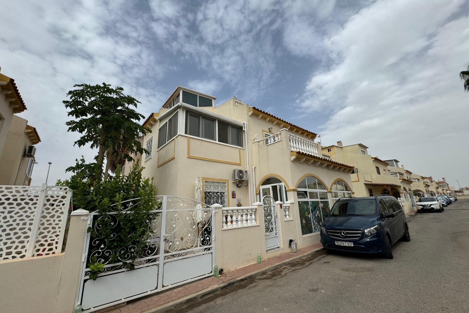 Resale - Chalet -
Orihuela Costa - Los Dolses