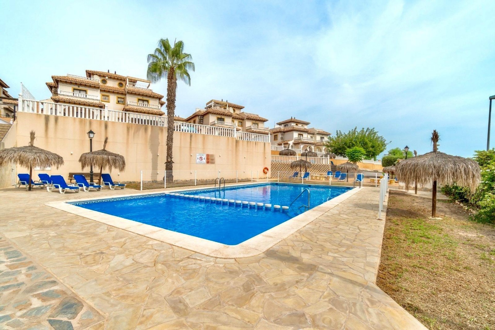 Resale - Chalet -
Orihuela Costa - Los Dolses