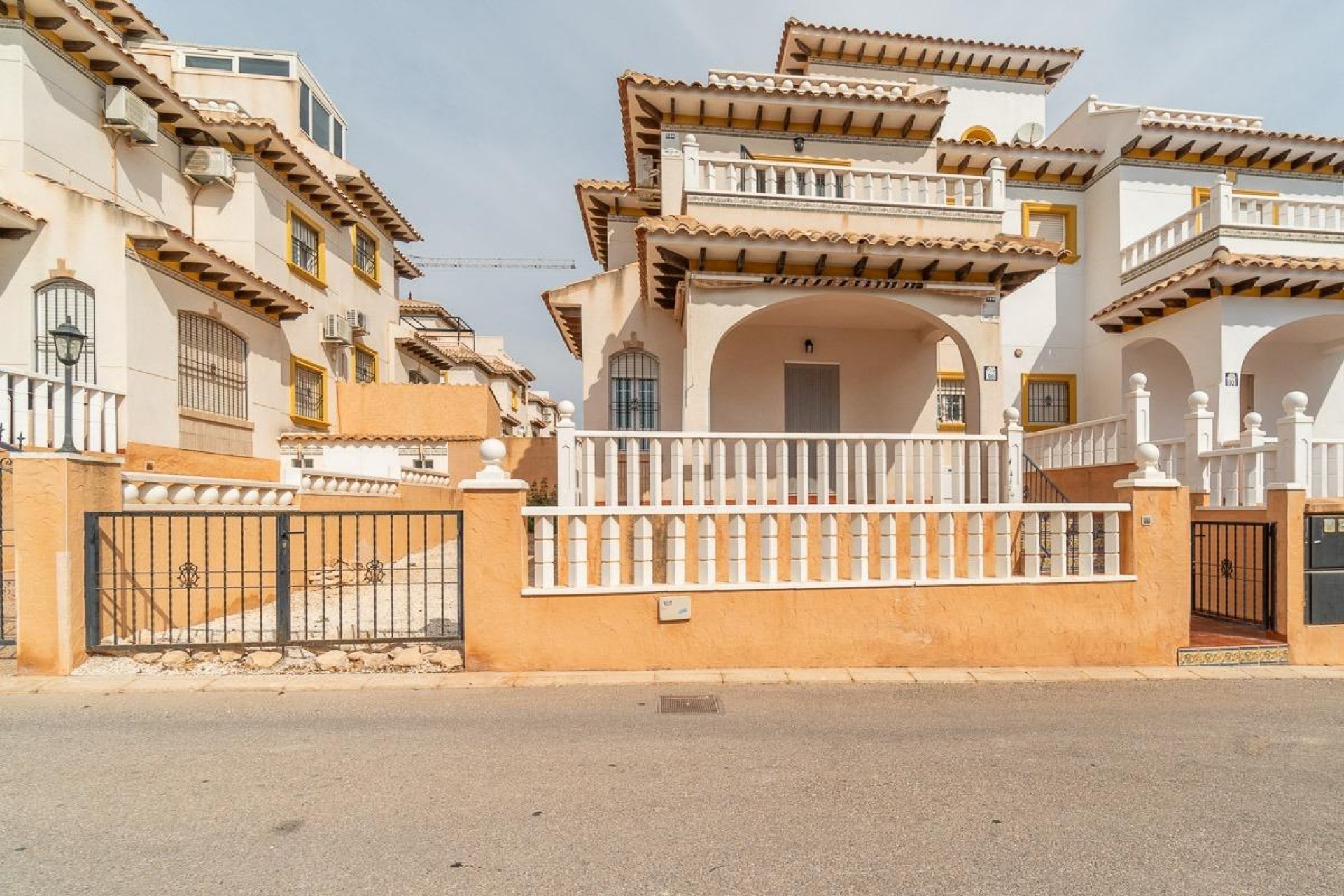 Resale - Chalet -
Orihuela Costa - Los Dolses