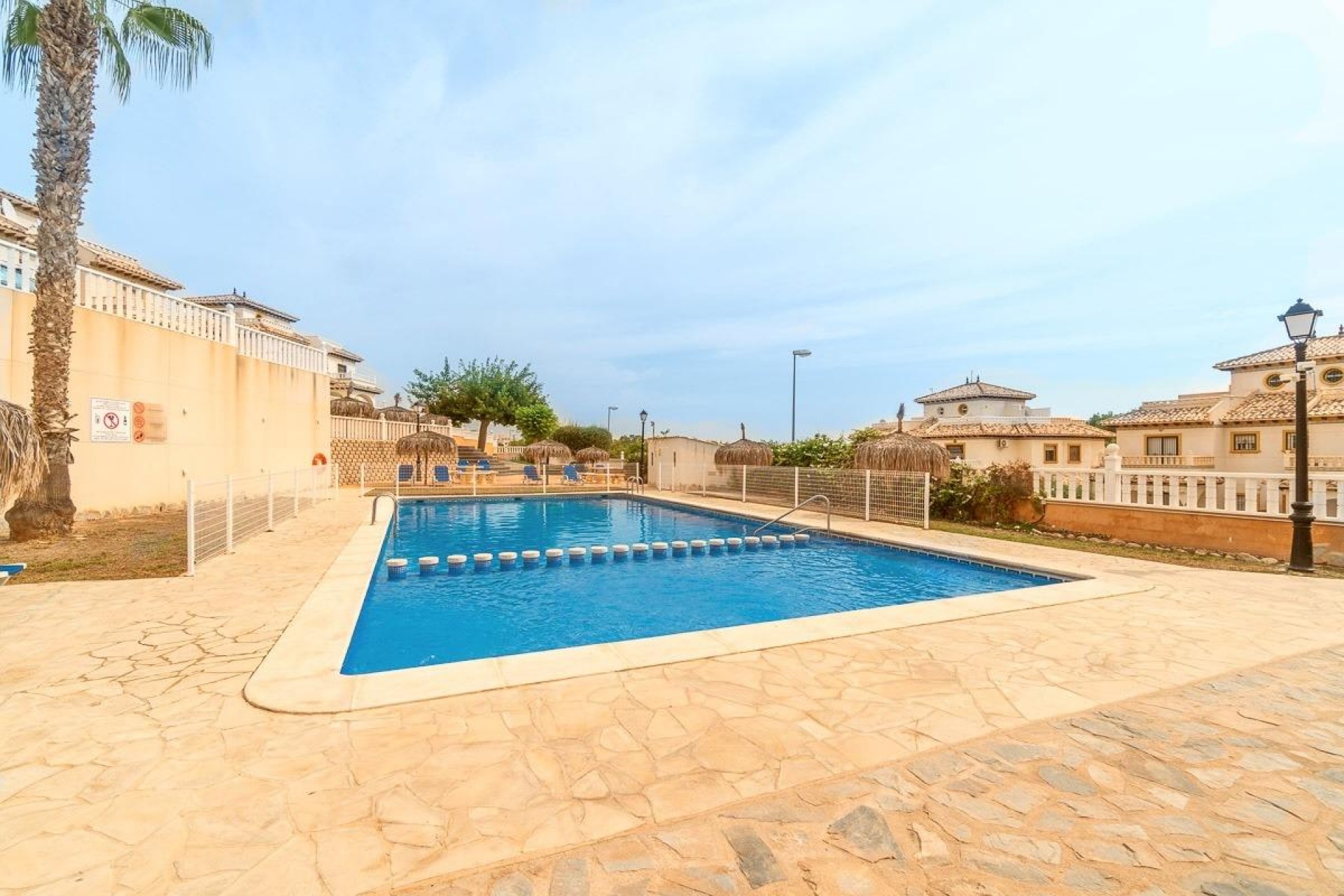 Resale - Chalet -
Orihuela Costa - Los Dolses