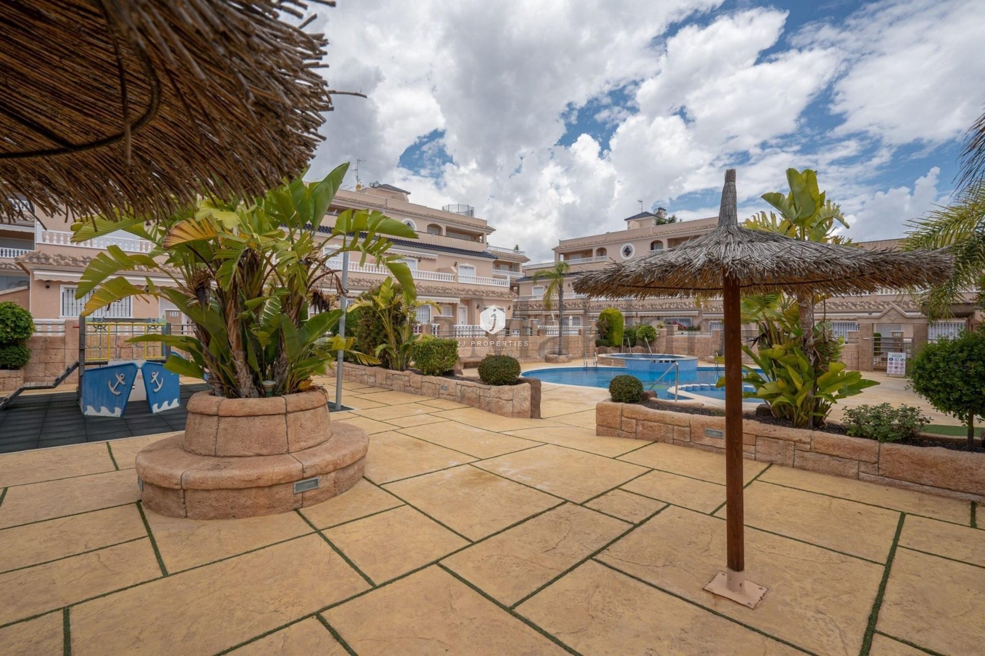 Resale - Chalet -
Orihuela Costa - Los Dolses