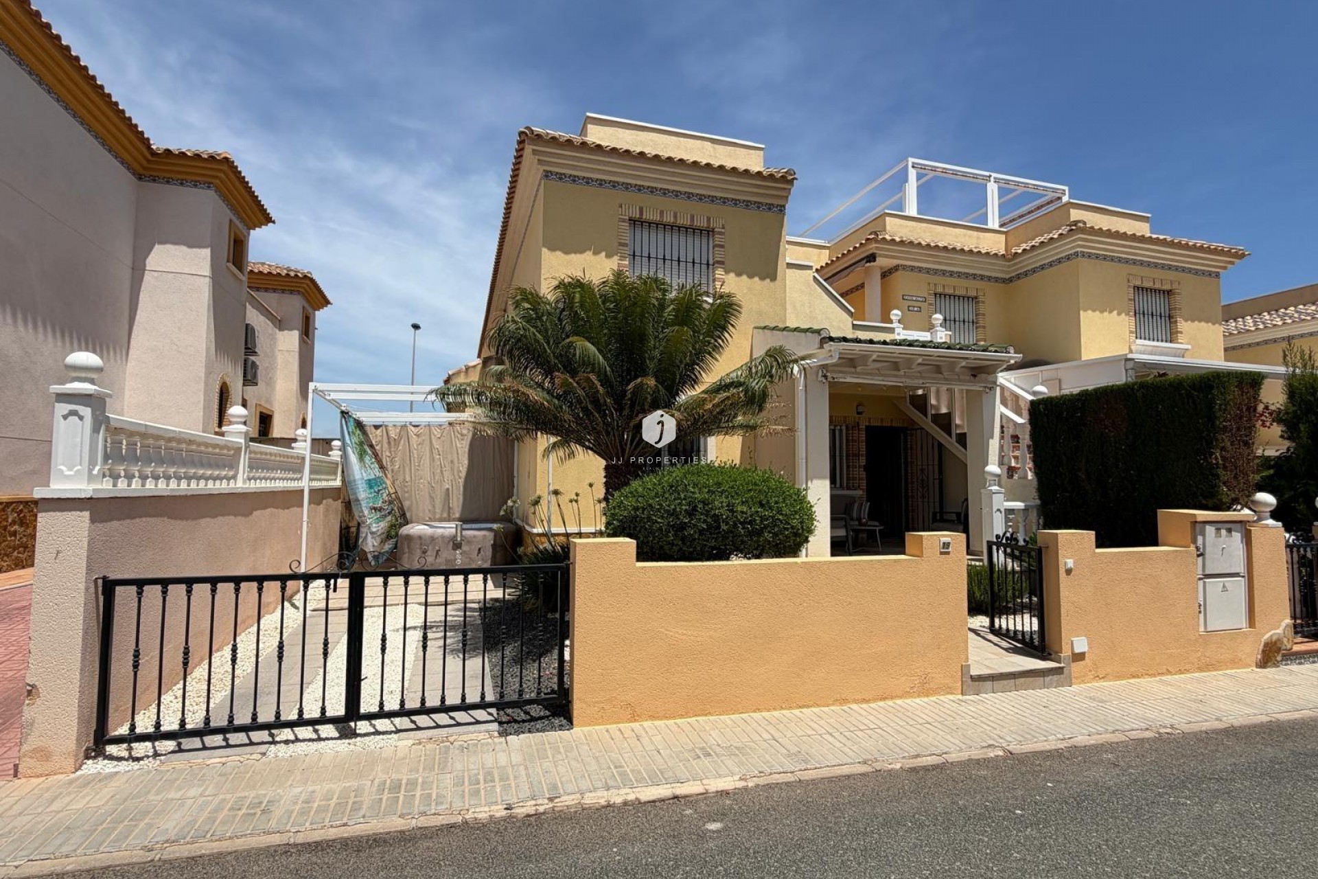 Resale - Chalet -
Orihuela Costa - Los Dolses