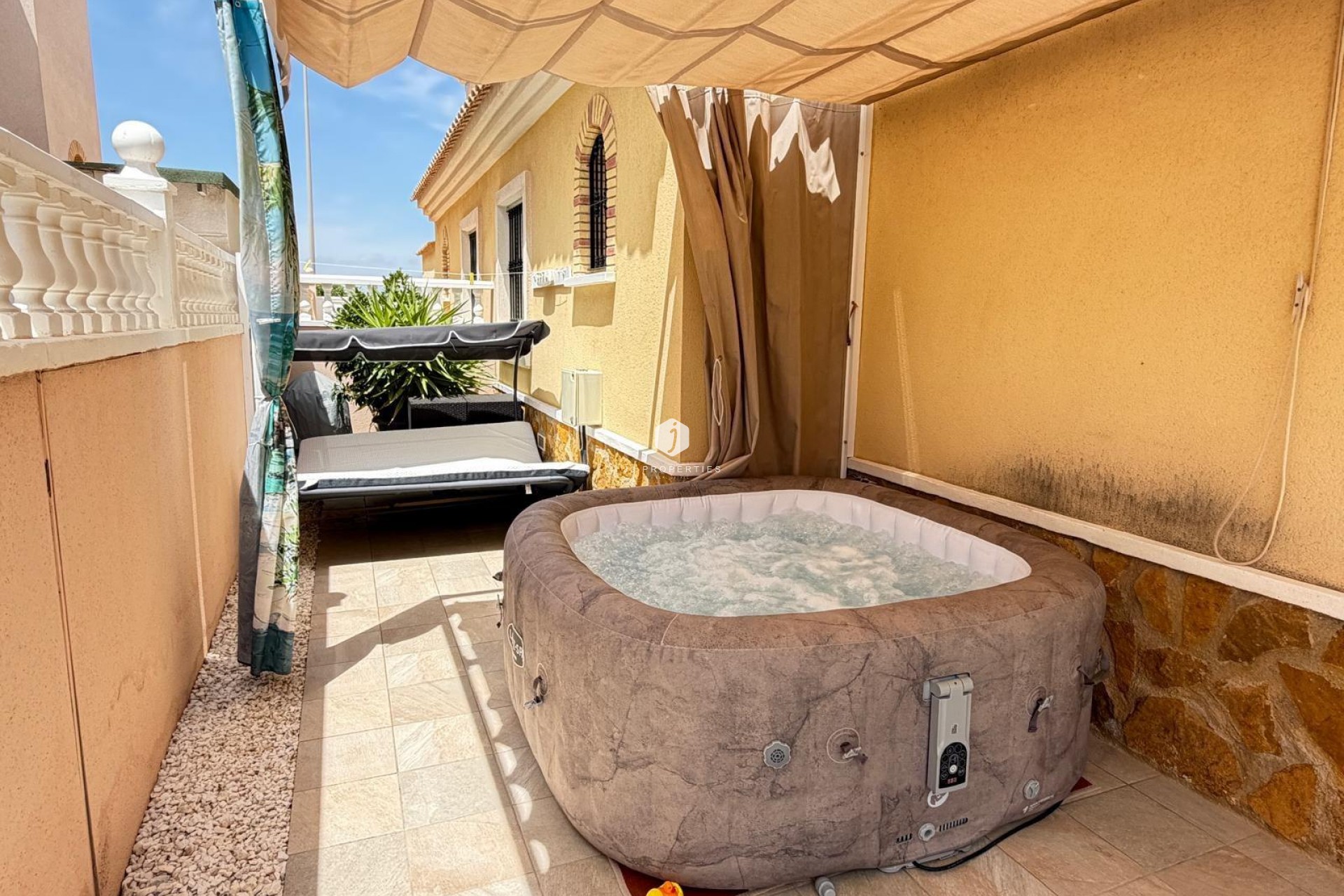 Resale - Chalet -
Orihuela Costa - Los Dolses