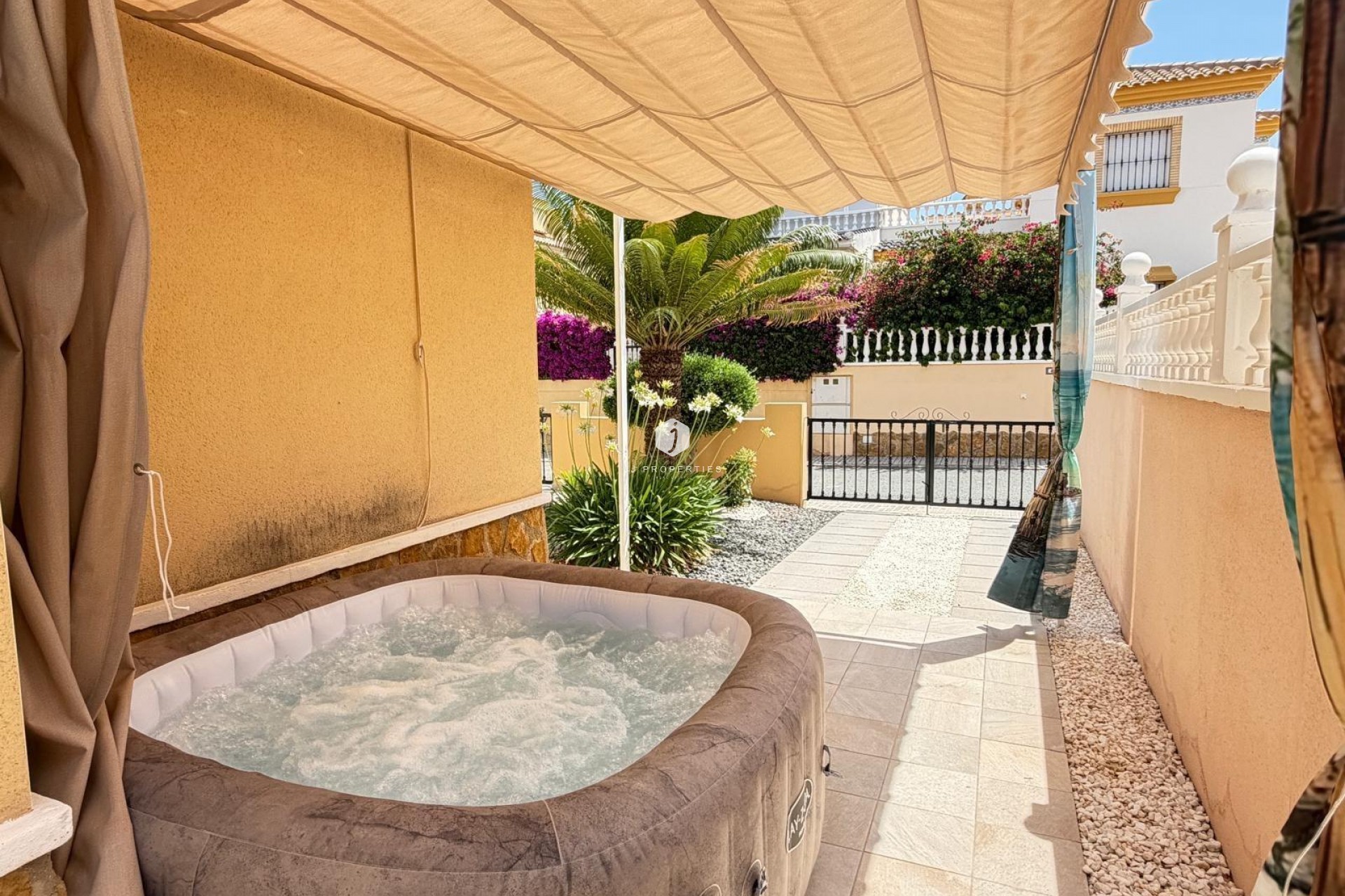 Resale - Chalet -
Orihuela Costa - Los Dolses