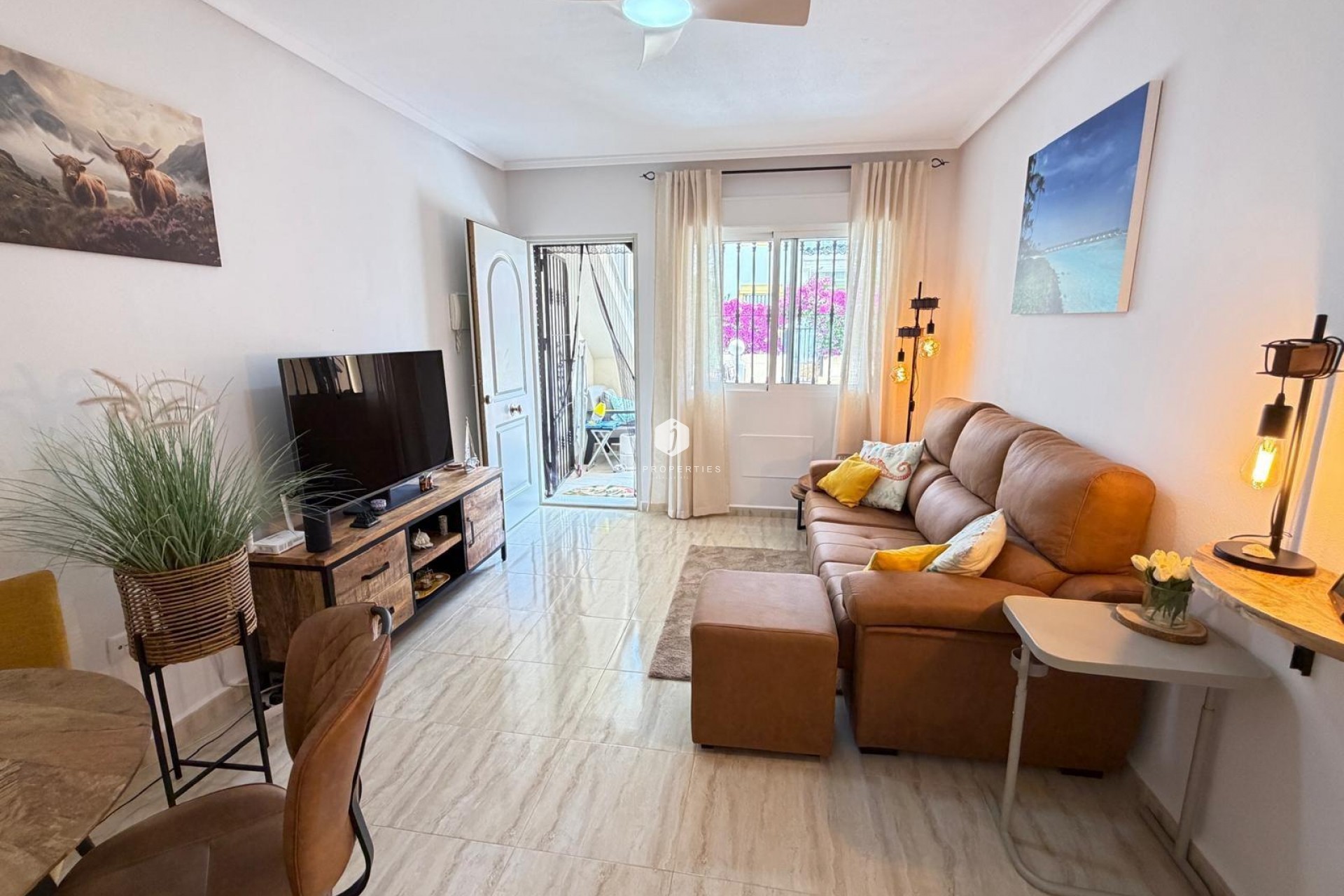 Resale - Chalet -
Orihuela Costa - Los Dolses