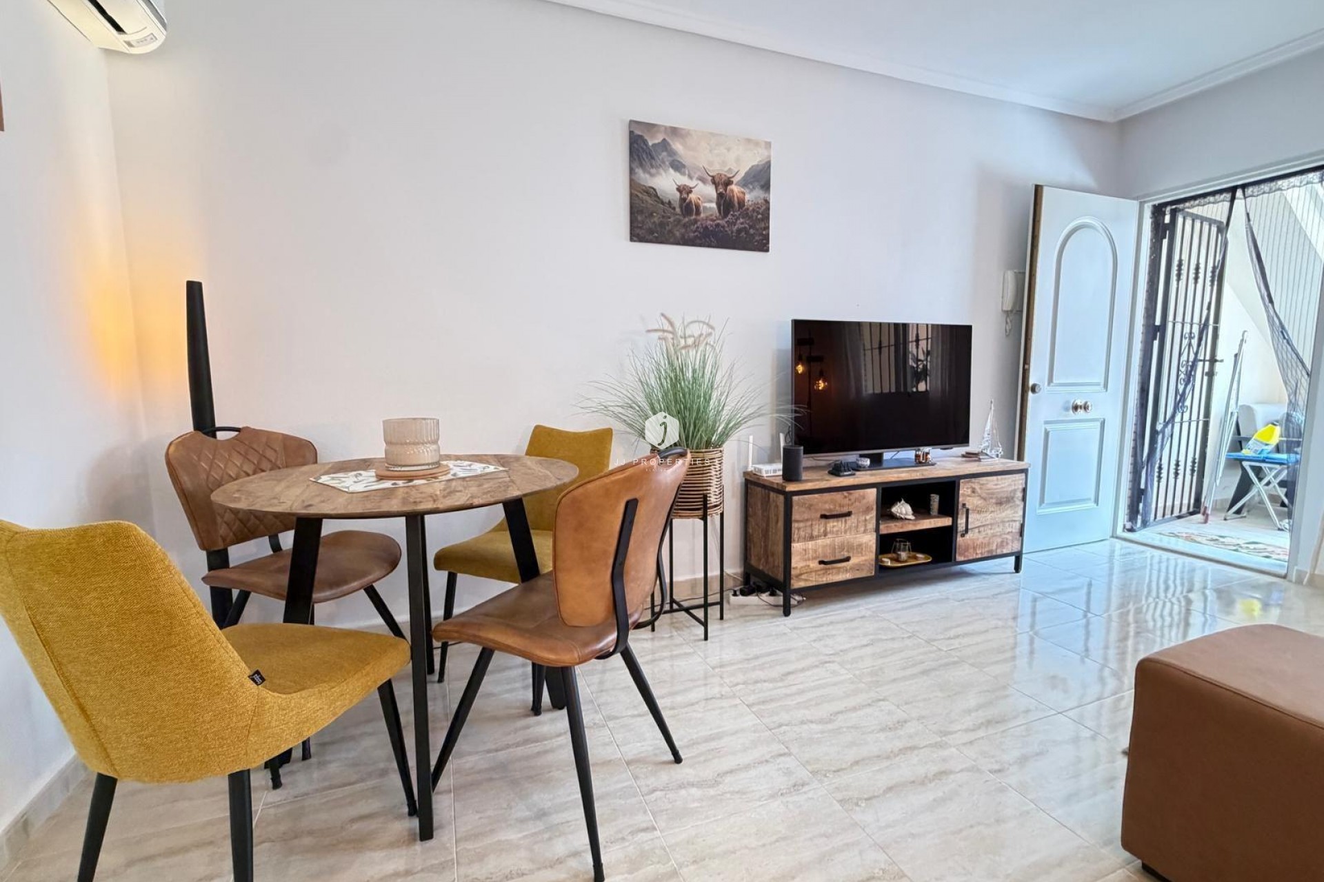 Resale - Chalet -
Orihuela Costa - Los Dolses