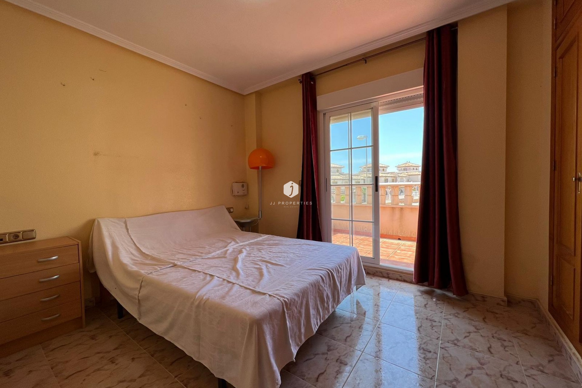 Resale - Chalet -
Orihuela Costa - Montezenia