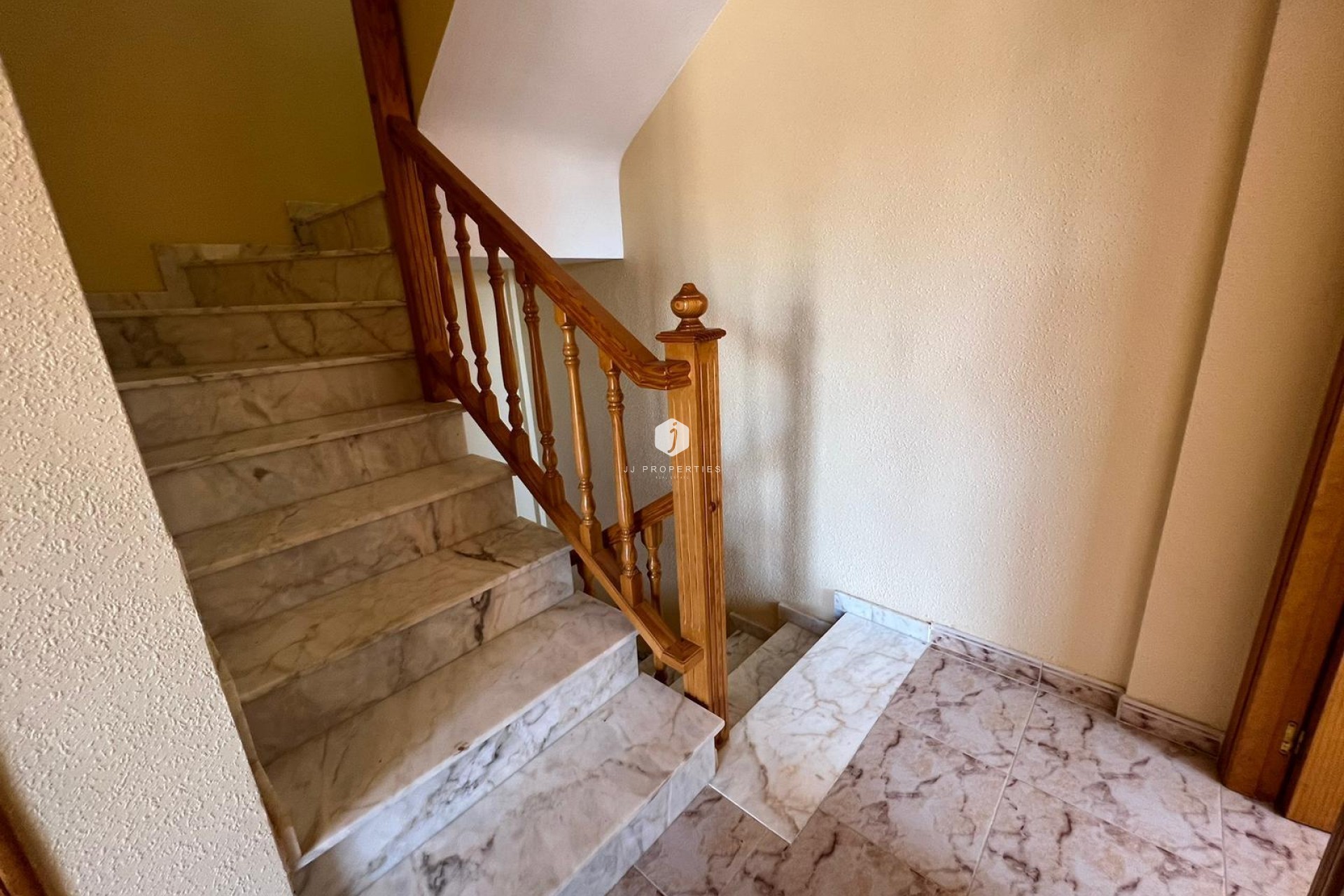 Resale - Chalet -
Orihuela Costa - Montezenia
