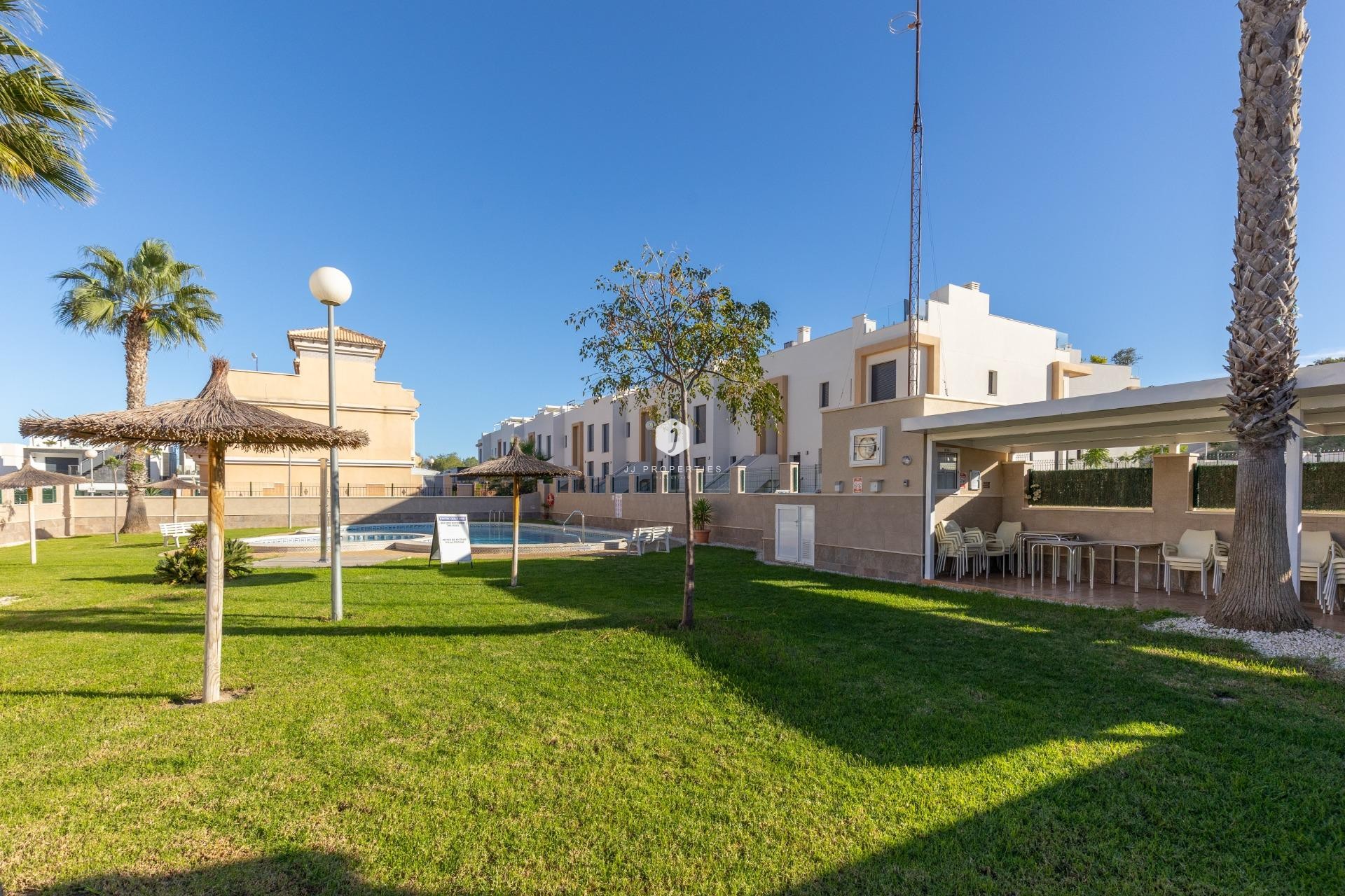 Resale - Chalet -
Orihuela Costa - PAU 8