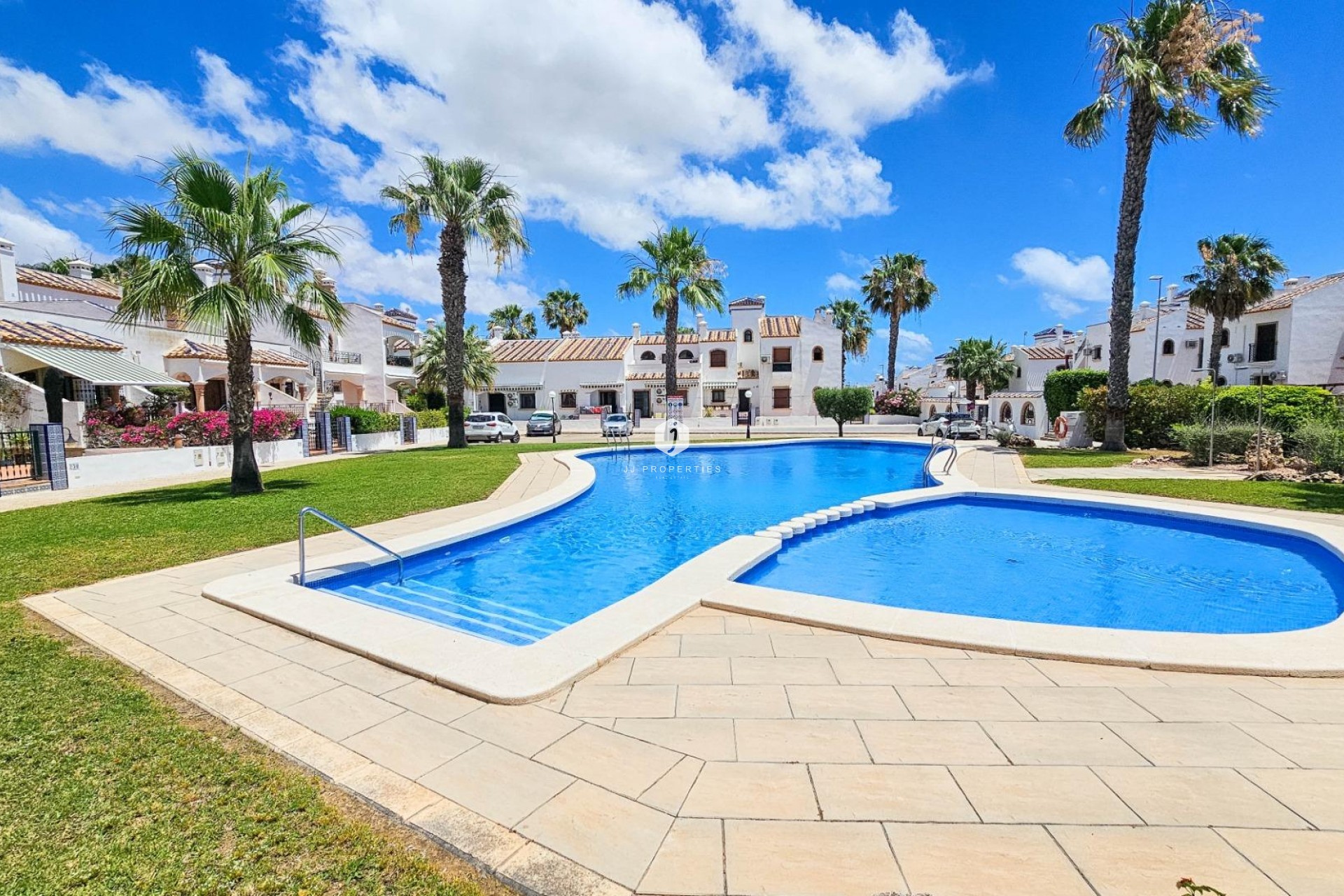 Resale - Chalet -
Orihuela Costa - PAU 8