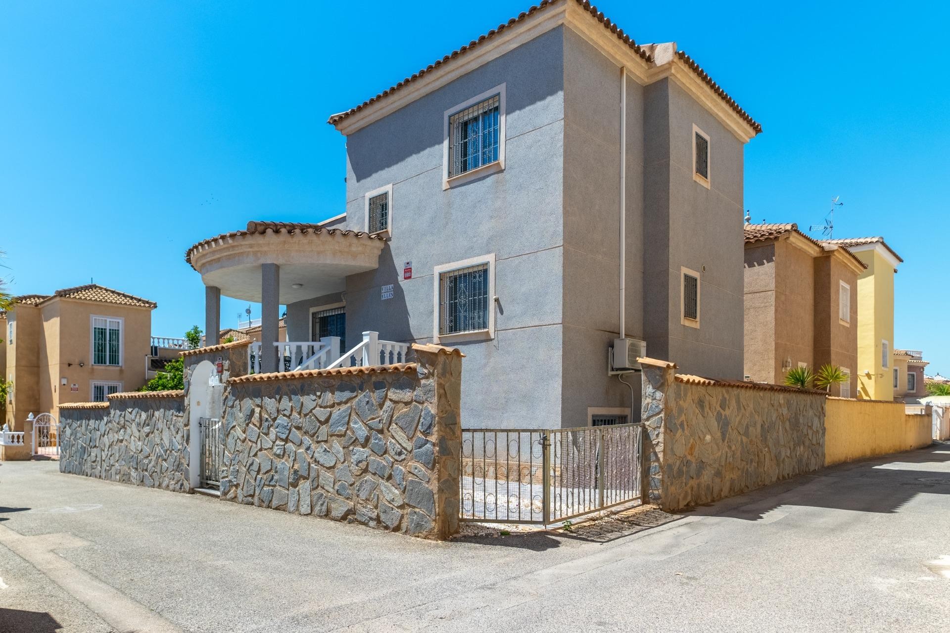 Resale - Chalet -
Orihuela Costa - Playa Flamenca Norte