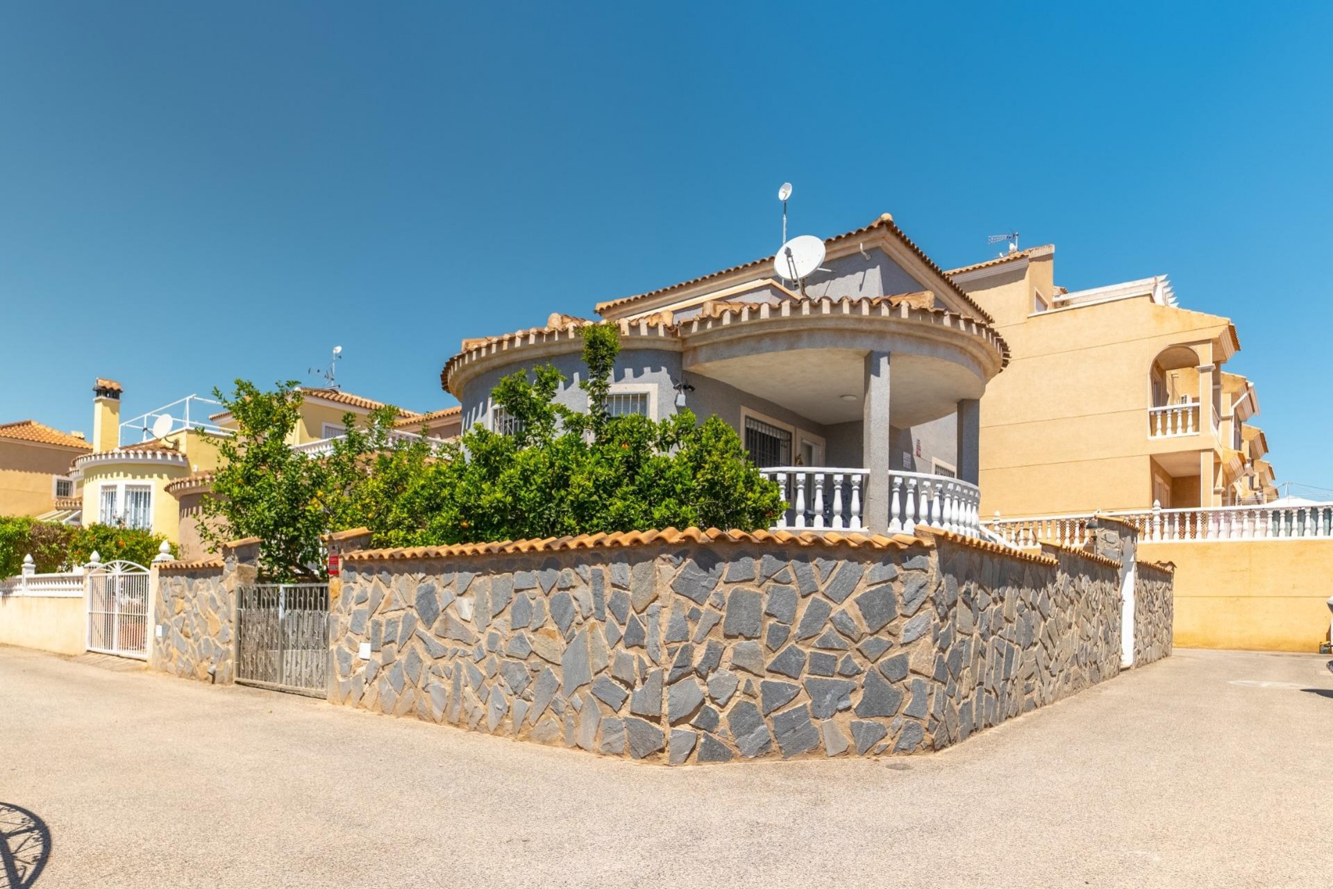 Resale - Chalet -
Orihuela Costa - Playa Flamenca Norte