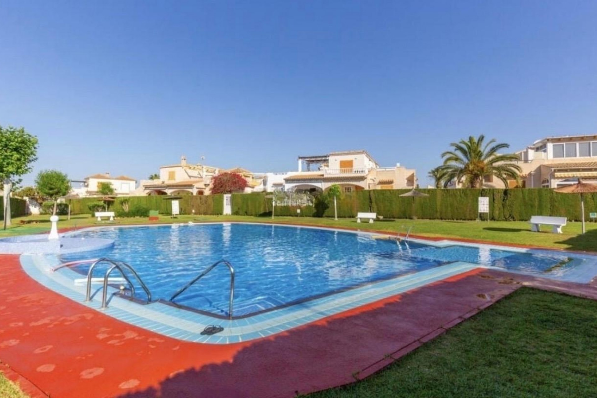 Resale - Chalet -
Orihuela Costa - Playa Flamenca Norte