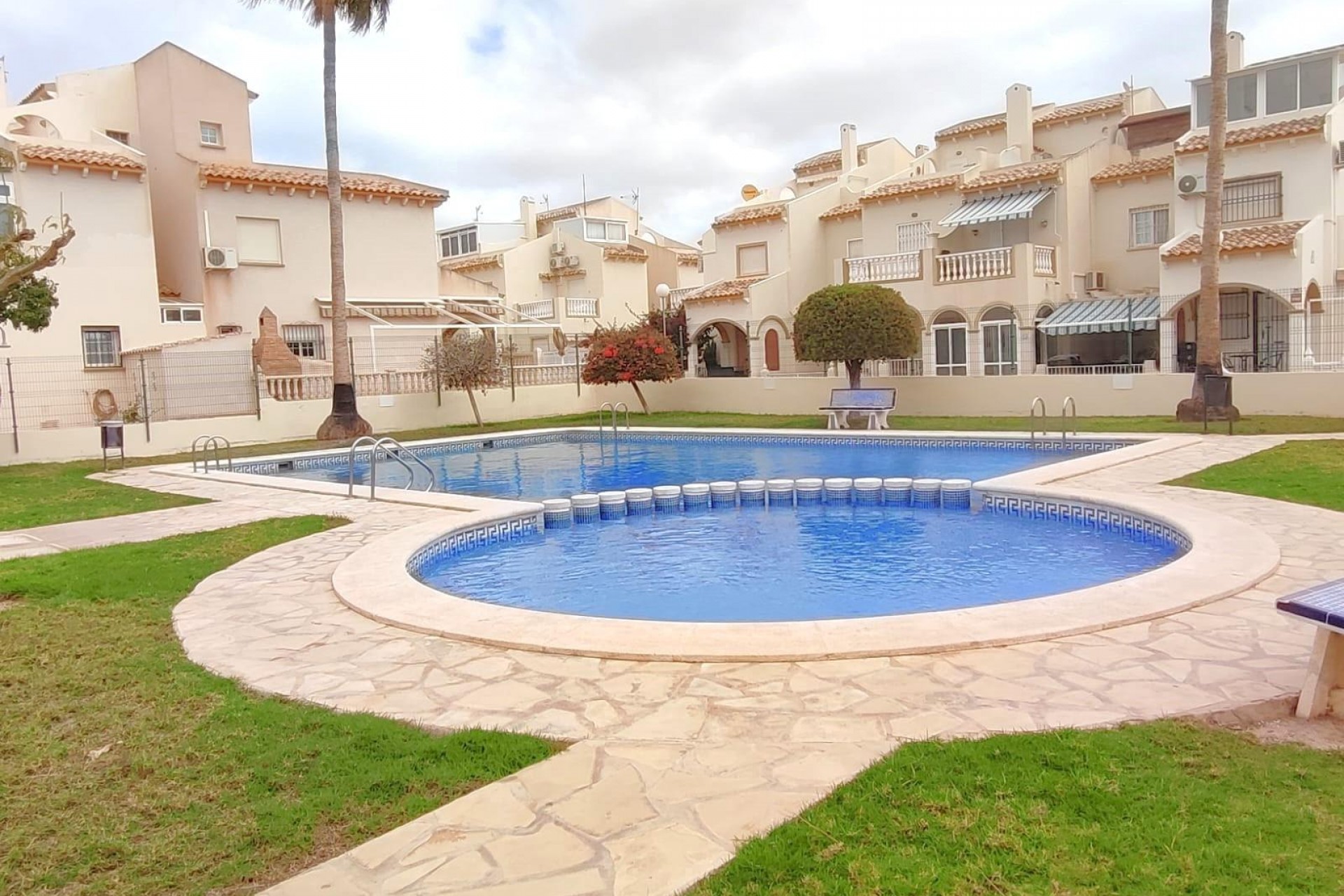 Resale - Chalet -
Orihuela Costa - Playa Flamenca