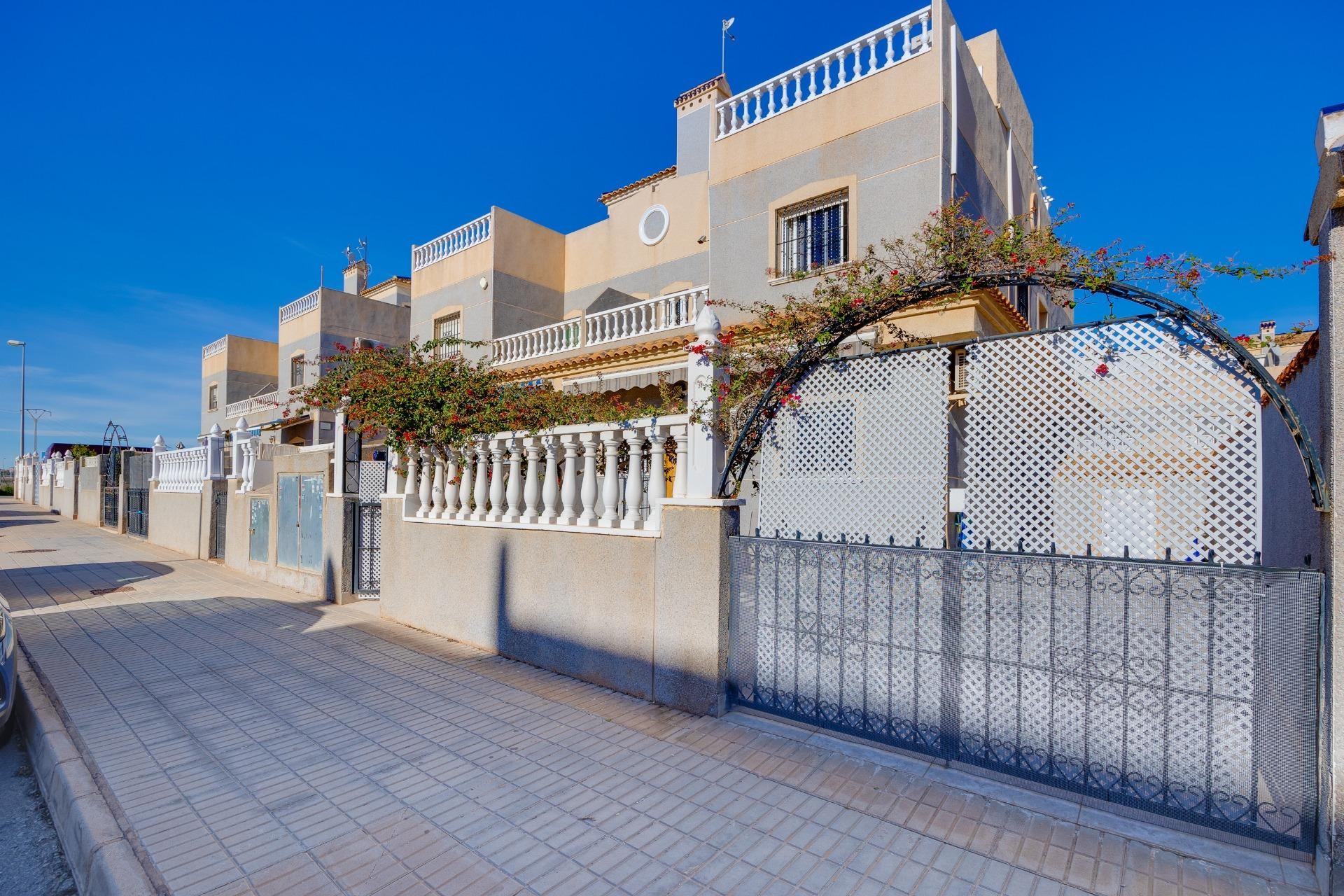 Resale - Chalet -
Orihuela Costa - Playa Flamenca