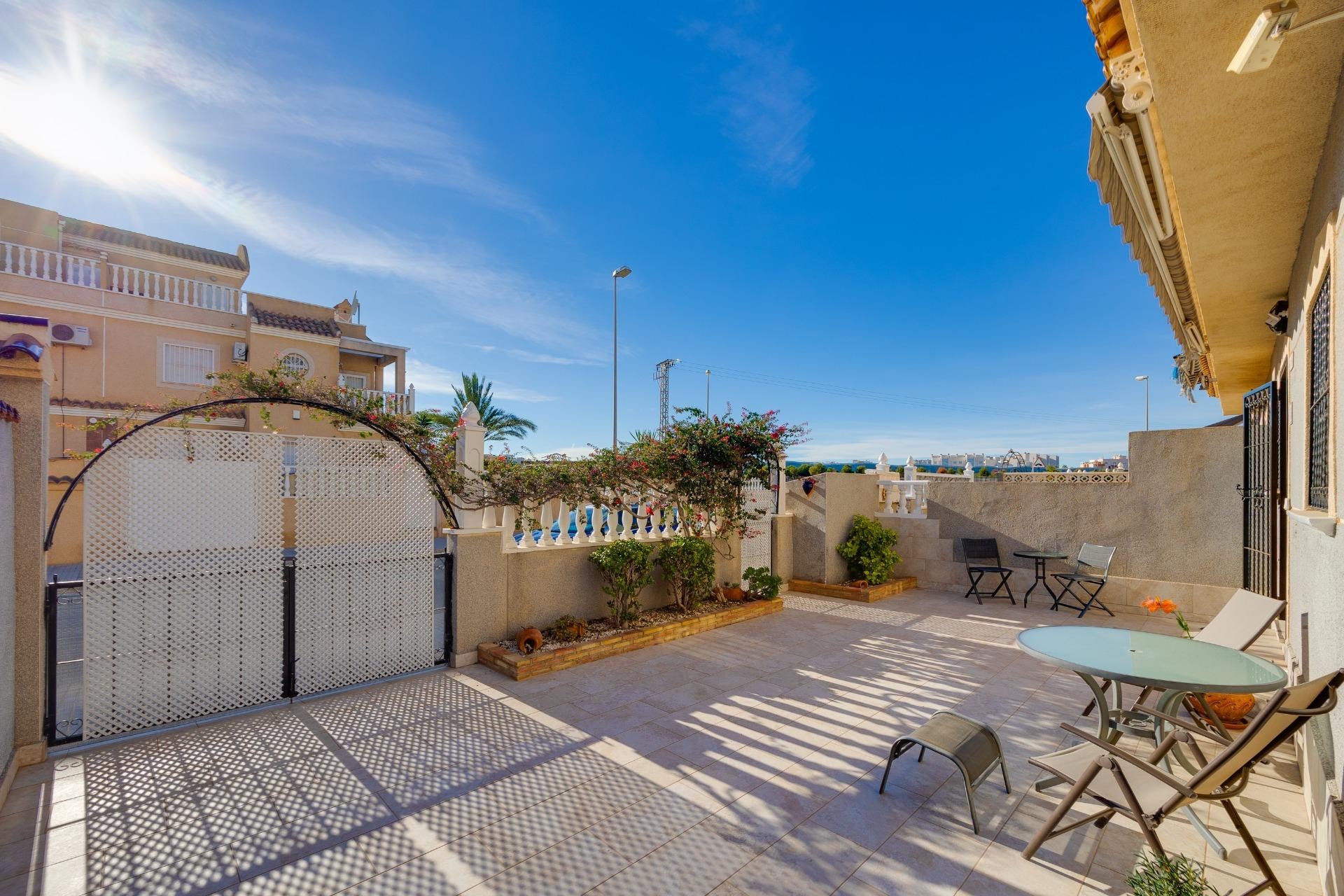 Resale - Chalet -
Orihuela Costa - Playa Flamenca