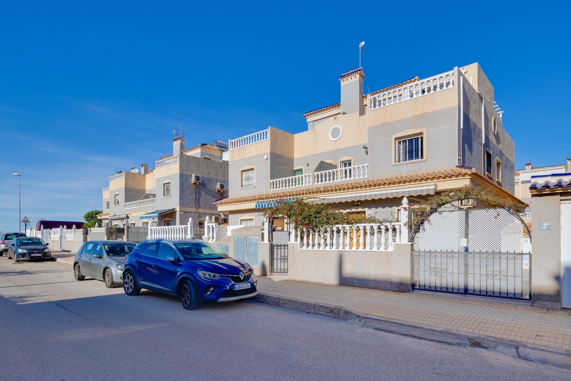 Resale - Chalet -
Orihuela Costa - Playa Flamenca