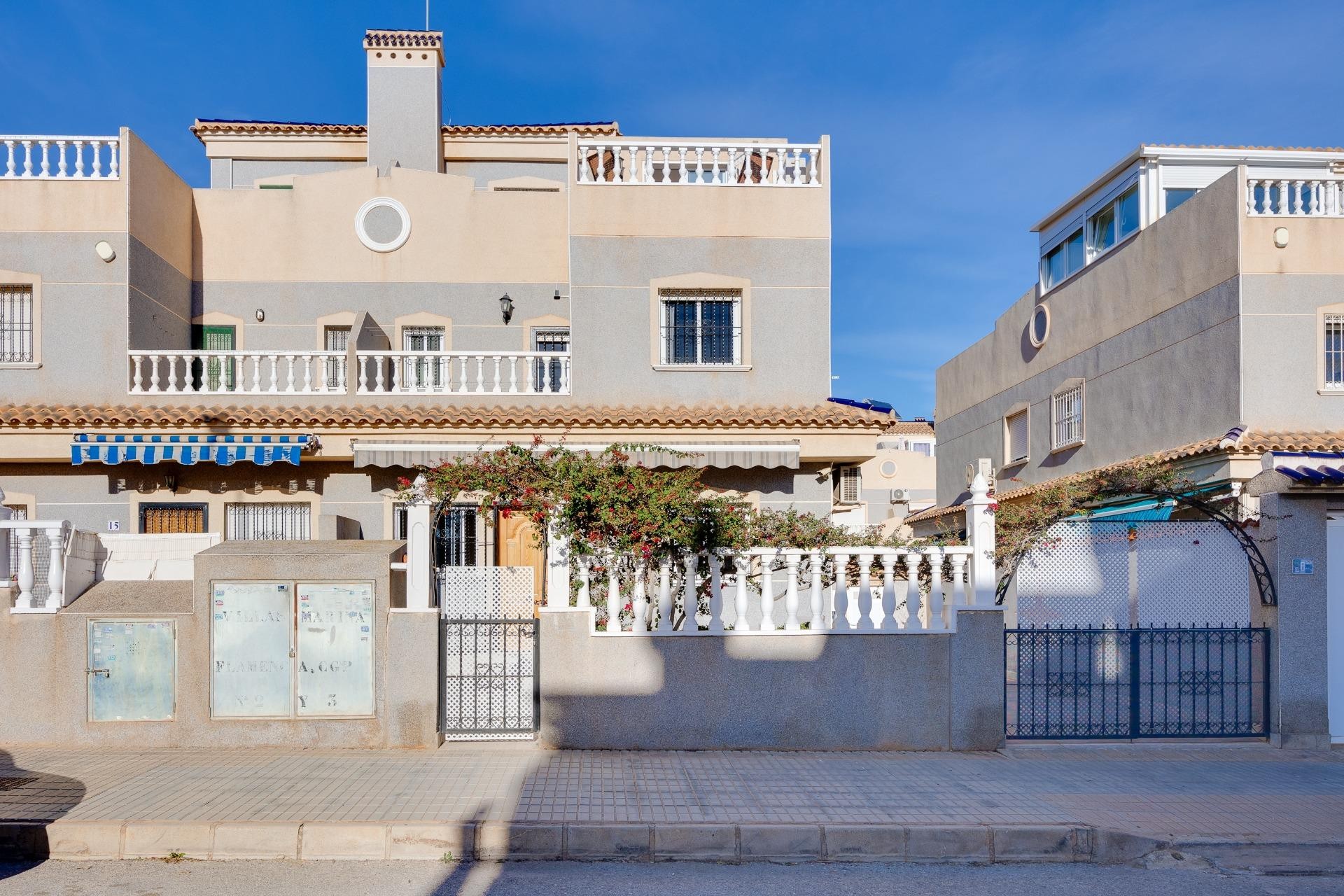 Resale - Chalet -
Orihuela Costa - Playa Flamenca