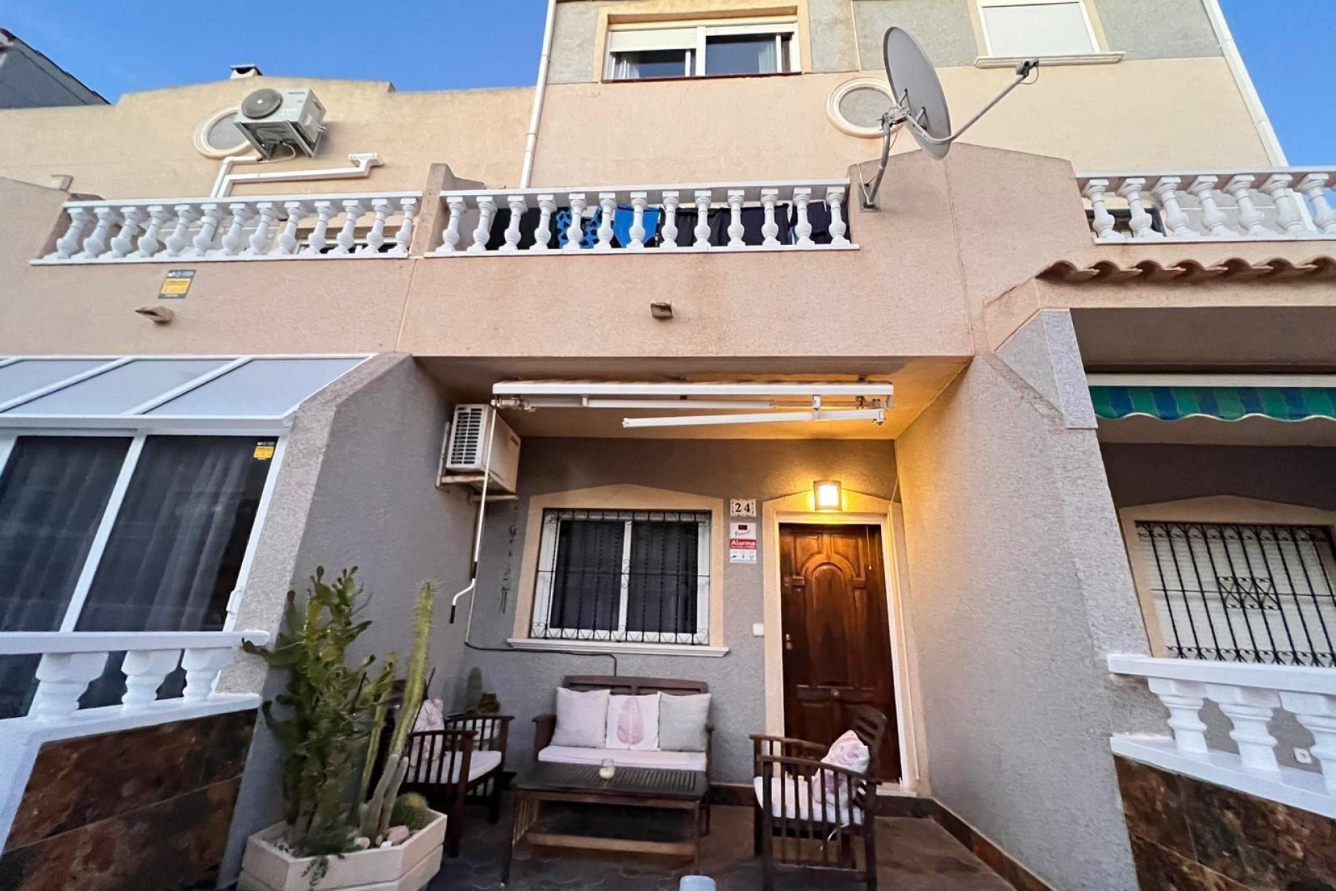 Resale - Chalet -
Orihuela Costa - Playa Flamenca