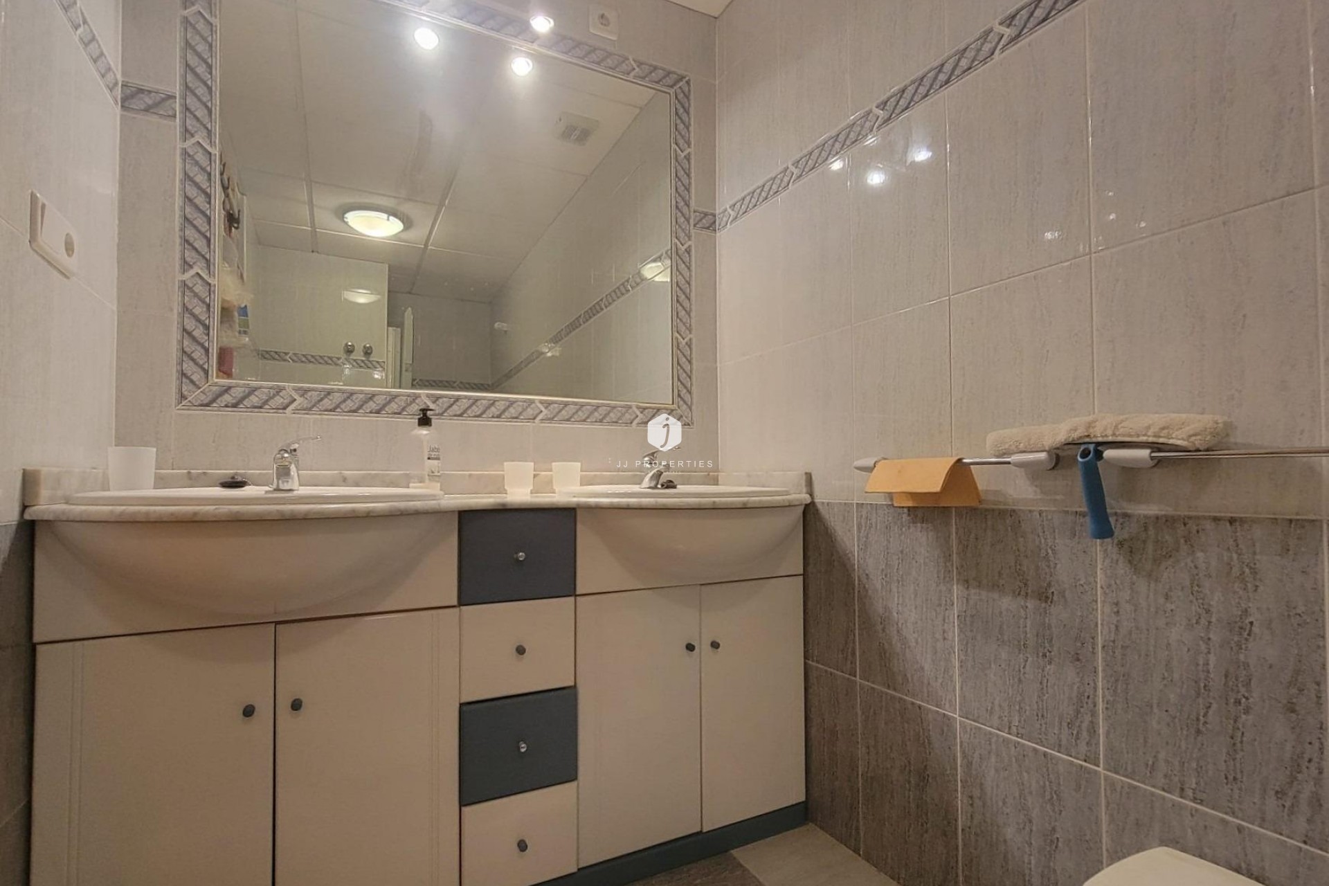 Resale - Chalet -
Orihuela Costa - Playa Flamenca