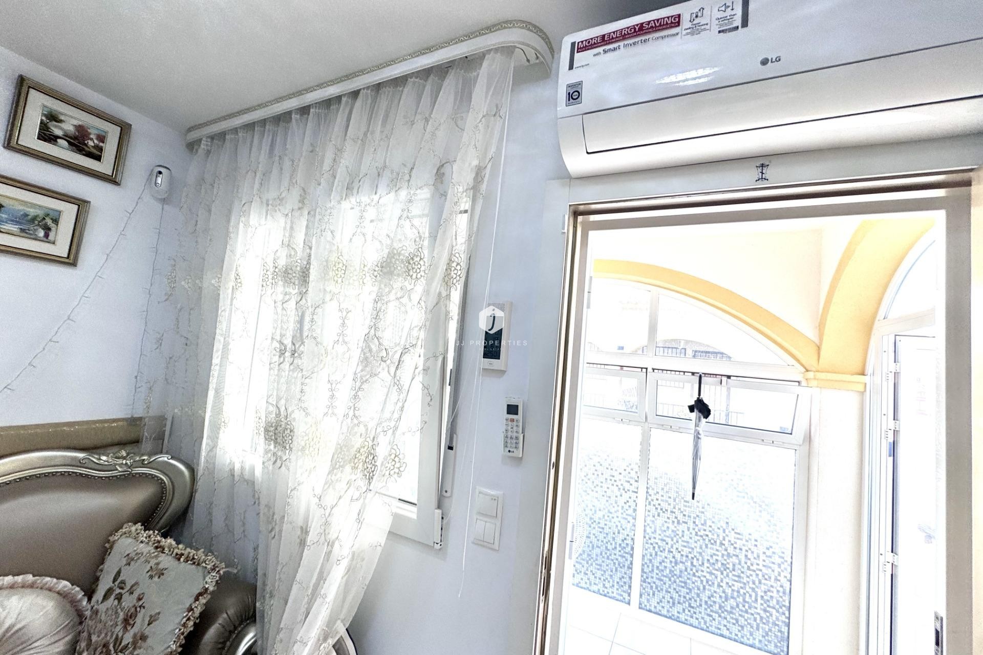 Resale - Chalet -
Orihuela Costa - Playa Flamenca