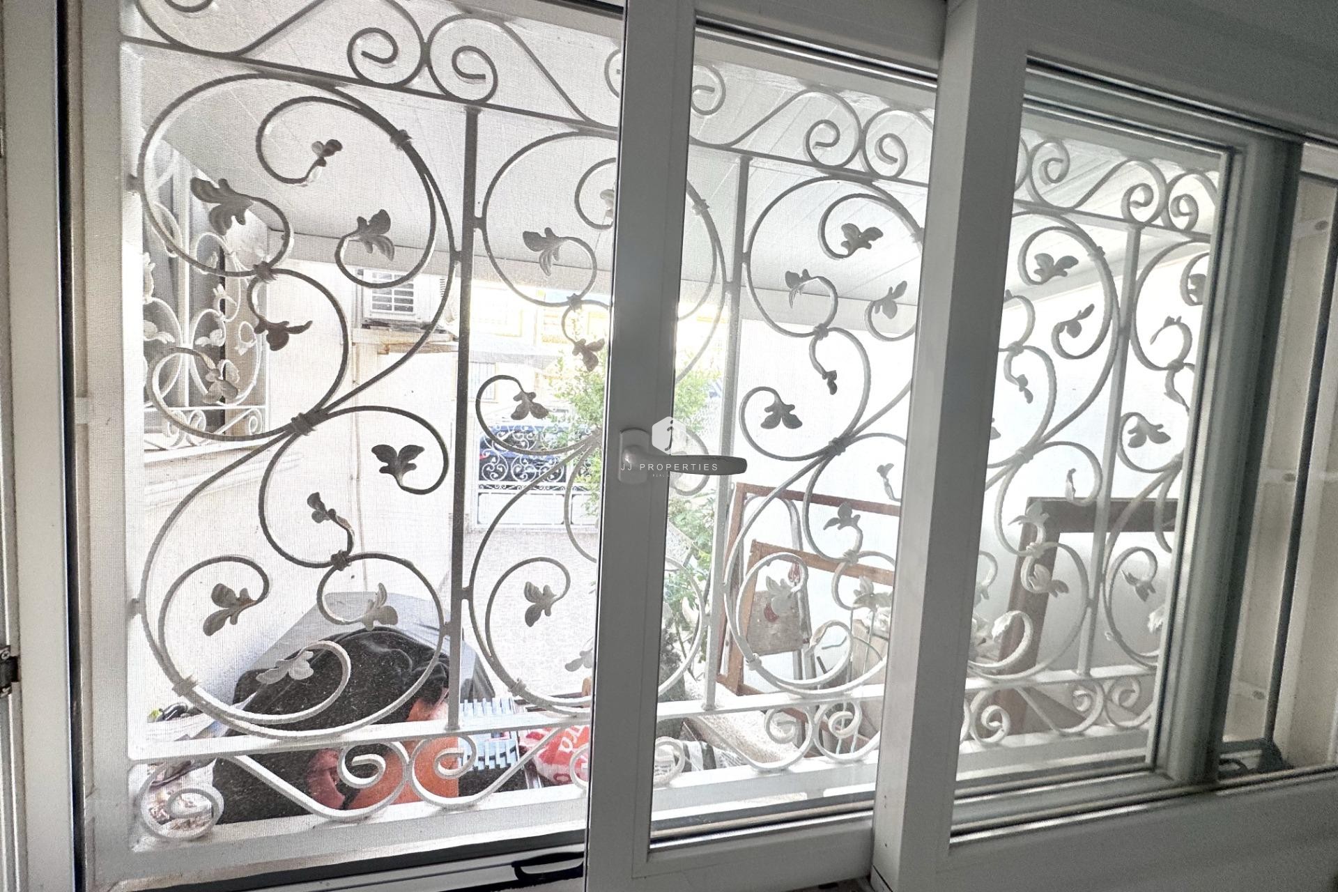 Resale - Chalet -
Orihuela Costa - Playa Flamenca