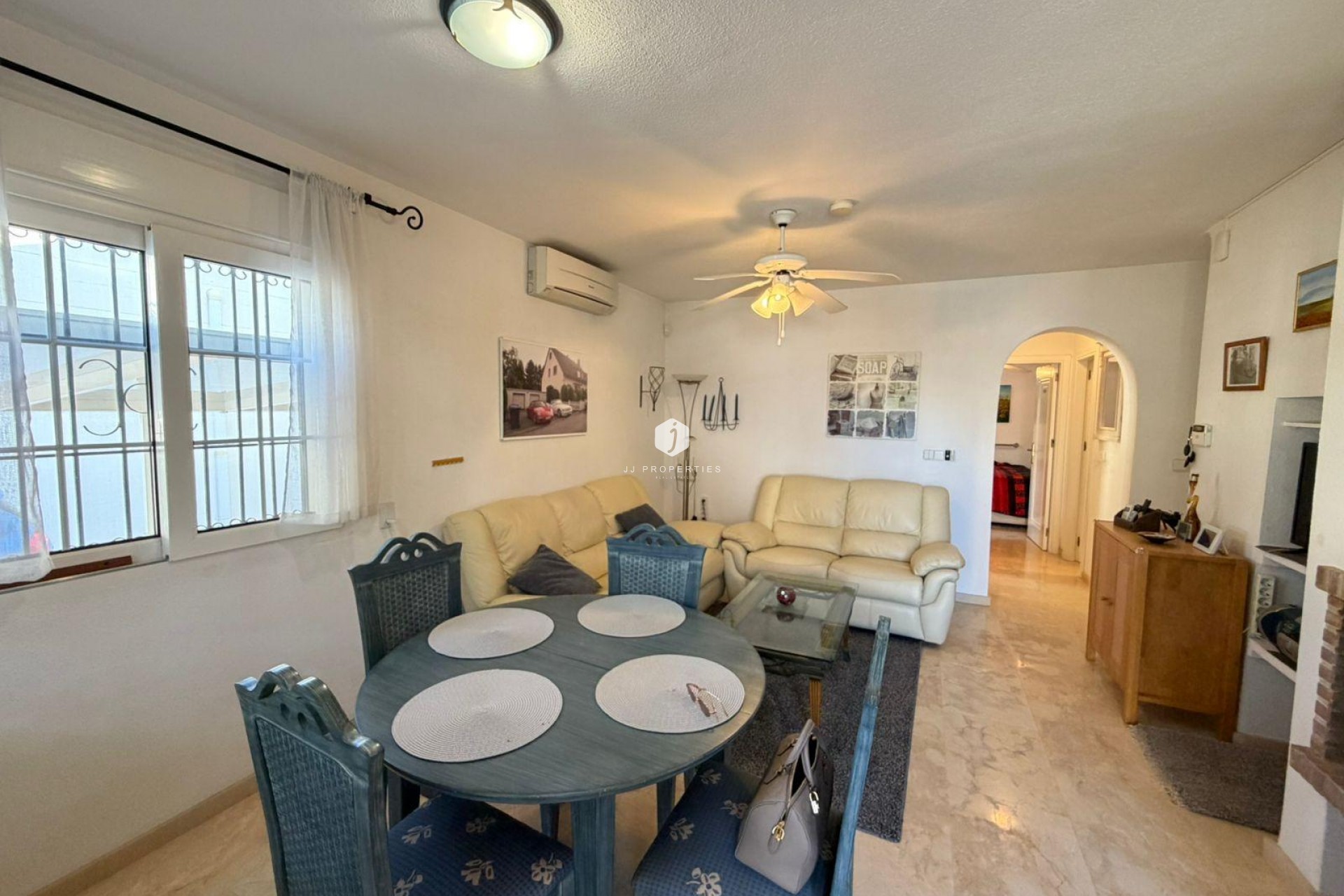 Resale - Chalet -
Orihuela Costa - Playa Flamenca