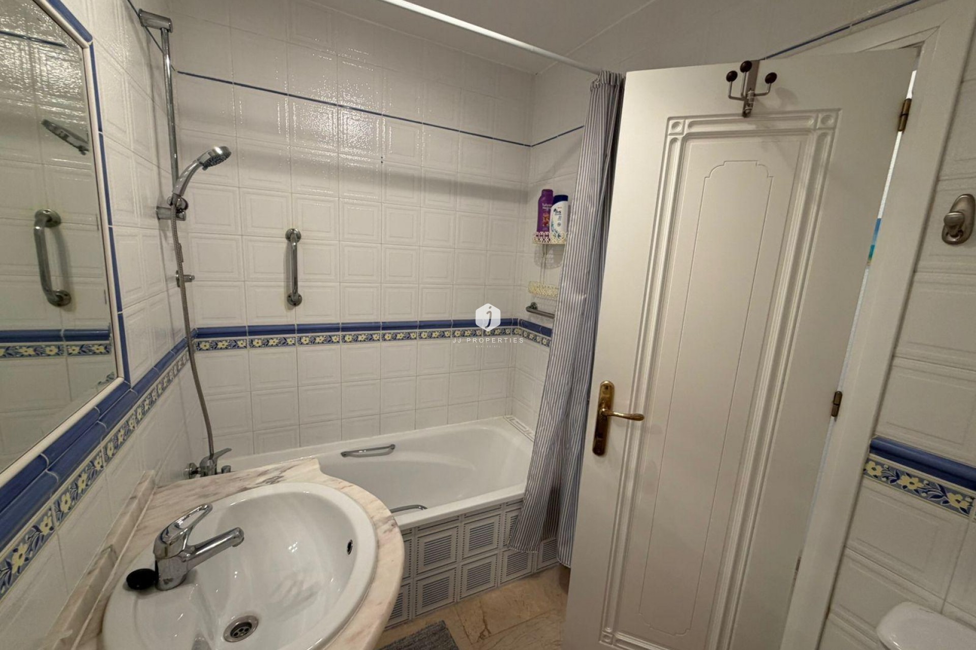 Resale - Chalet -
Orihuela Costa - Playa Flamenca