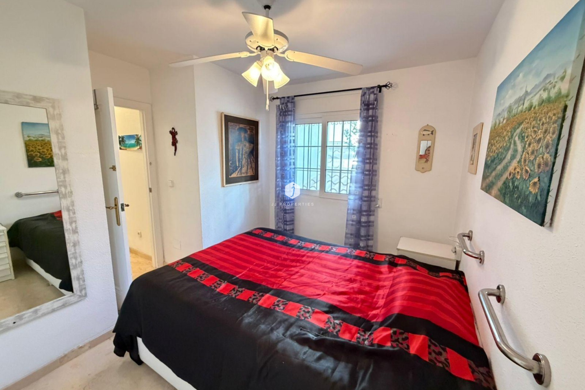 Resale - Chalet -
Orihuela Costa - Playa Flamenca