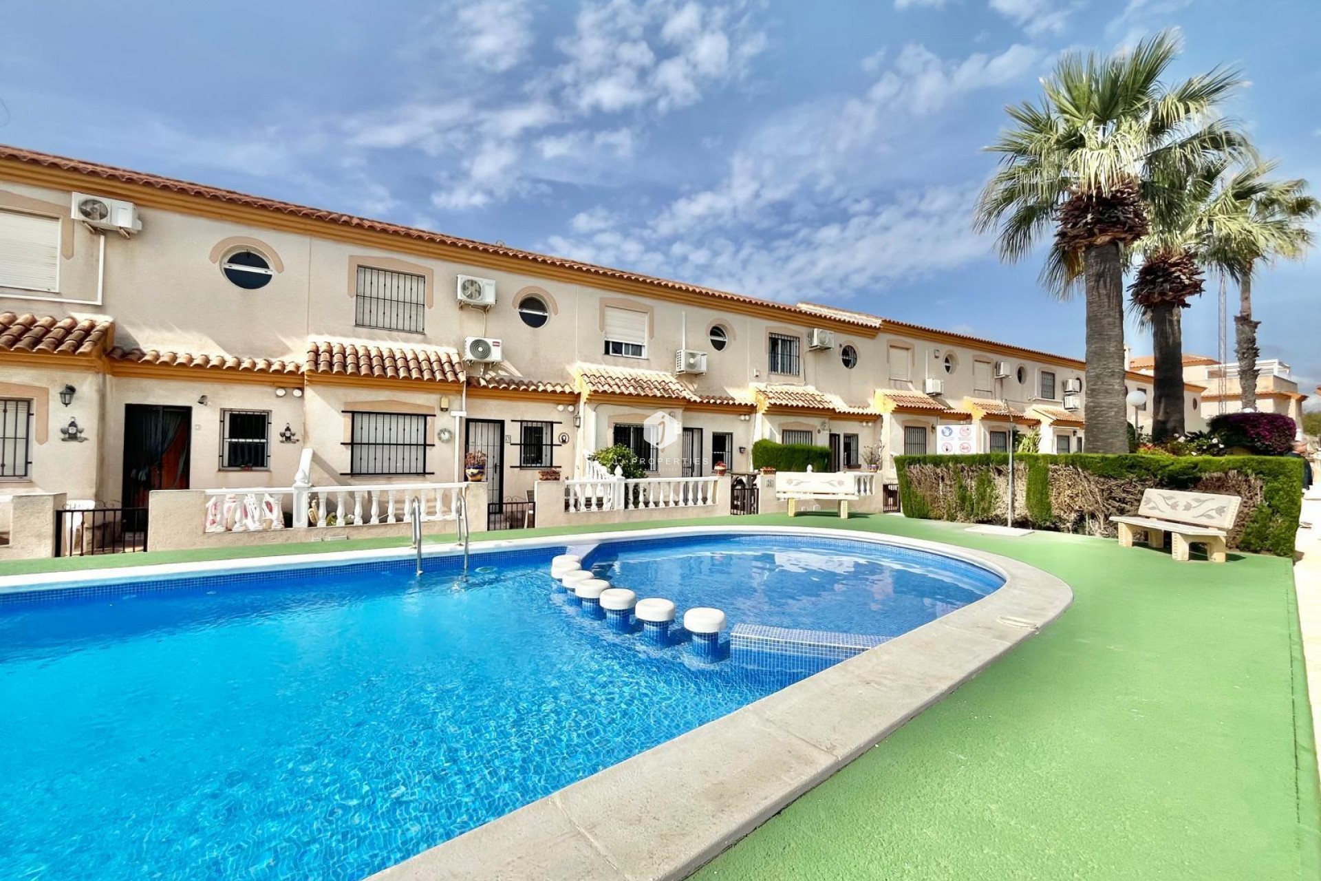 Resale - Chalet -
Orihuela Costa - Playa Flamenca