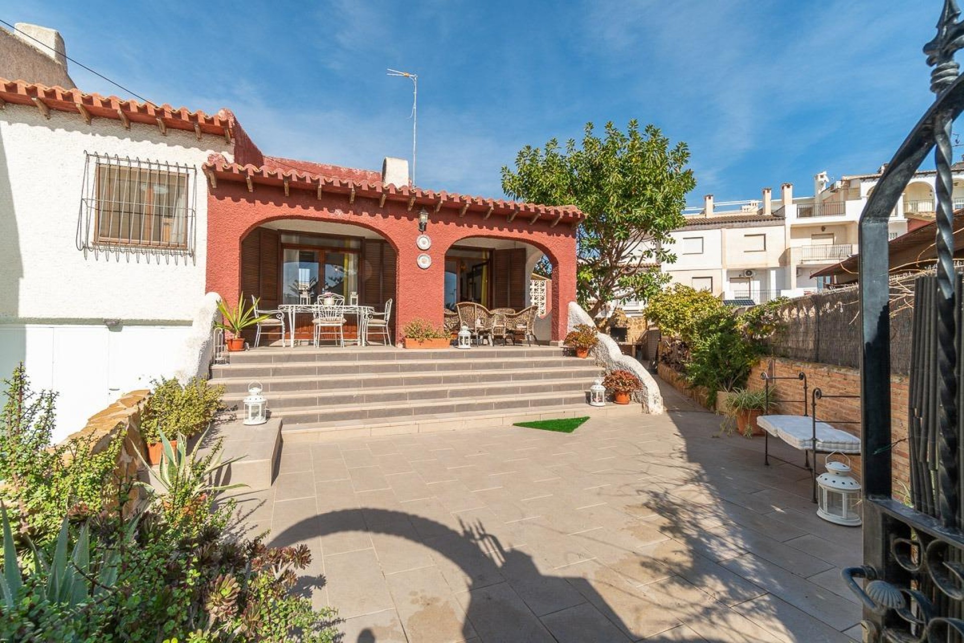 Resale - Chalet -
Orihuela Costa - Punta Prima