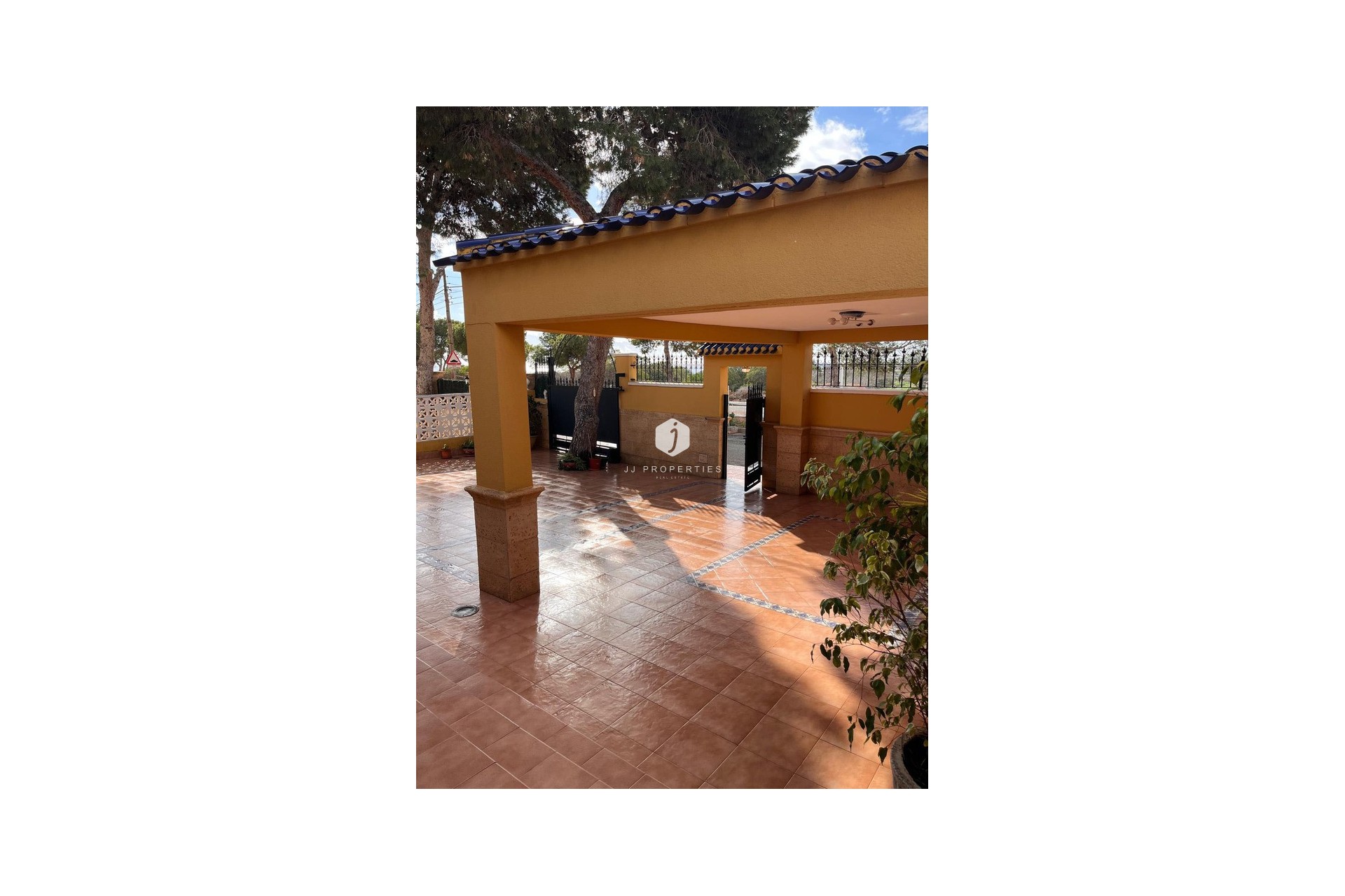 Resale - Chalet -
Orihuela Costa - Punta Prima