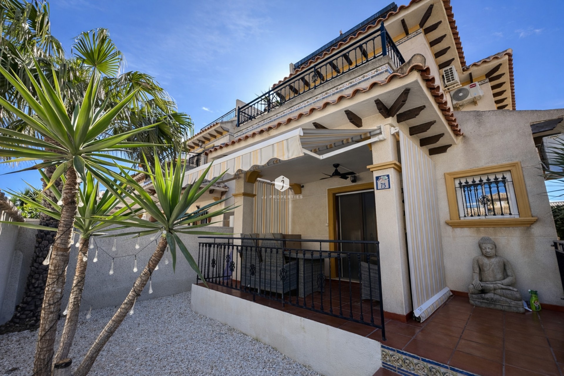 Resale - Chalet -
Orihuela Costa - Villa's San Jose IV