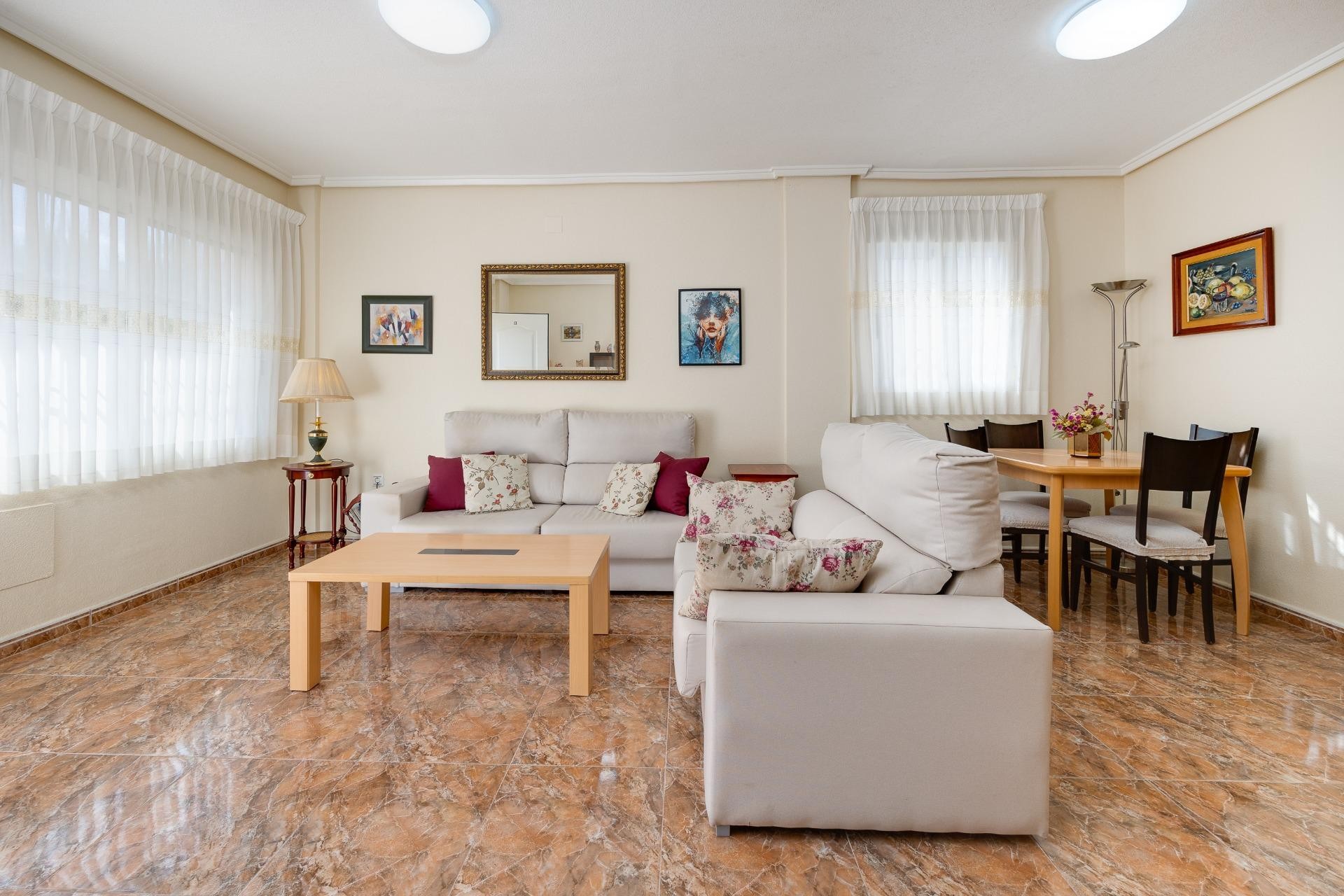 Resale - Chalet -
Orihuela Costa - Villamartín