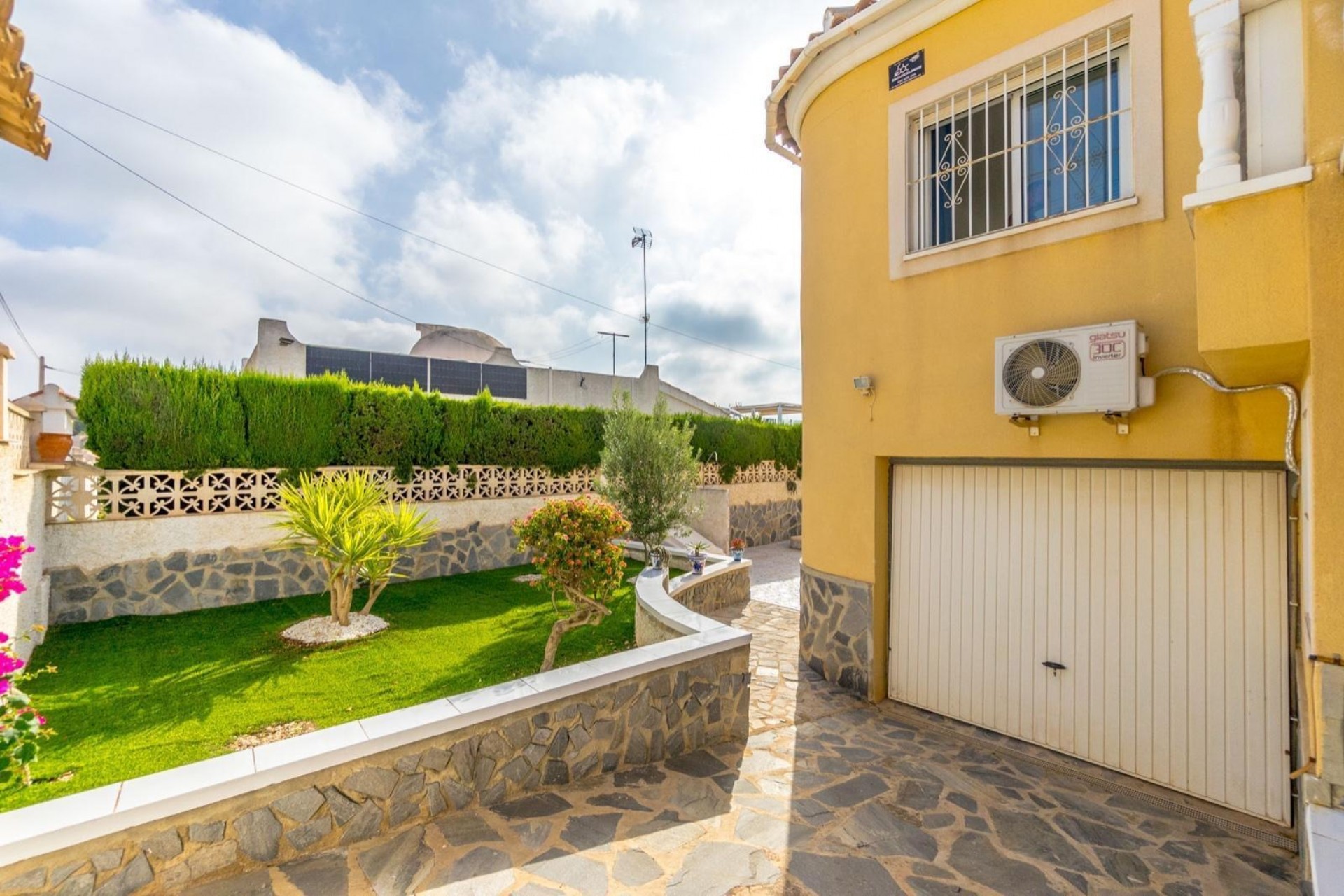 Resale - Chalet -
Orihuela Costa - Villamartín