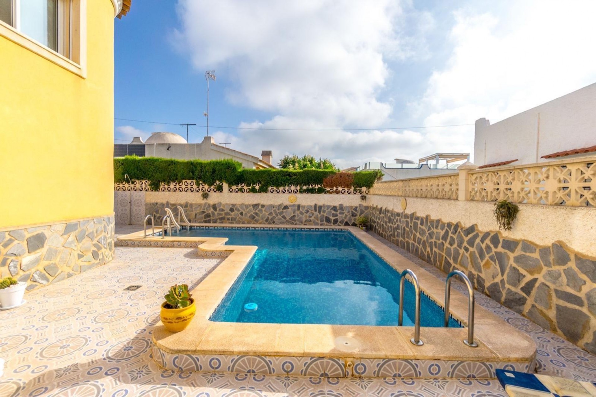 Resale - Chalet -
Orihuela Costa - Villamartín