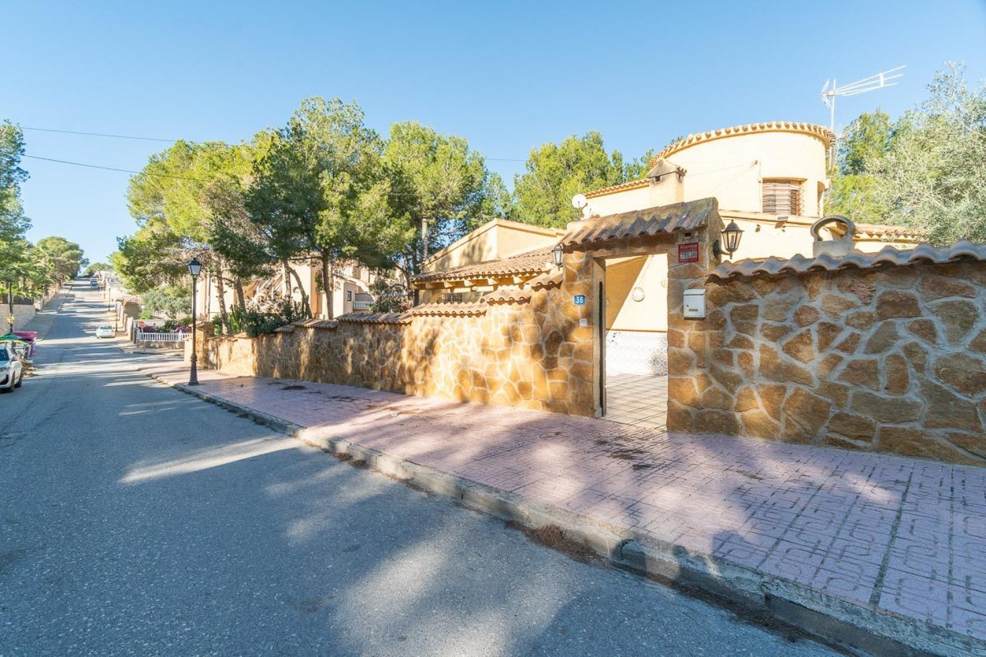 Resale - Chalet -
Orihuela Costa - Villamartín