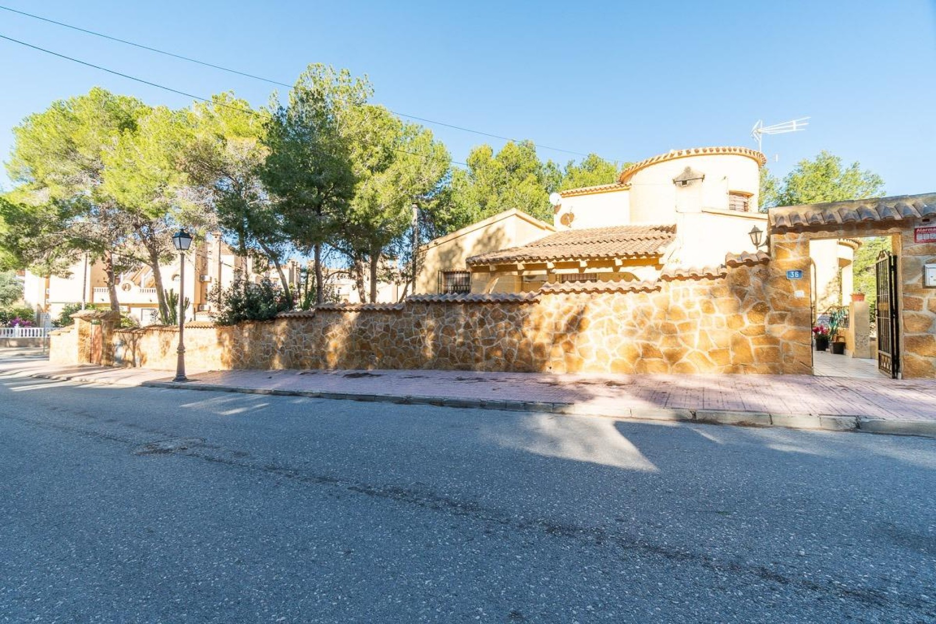 Resale - Chalet -
Orihuela Costa - Villamartín