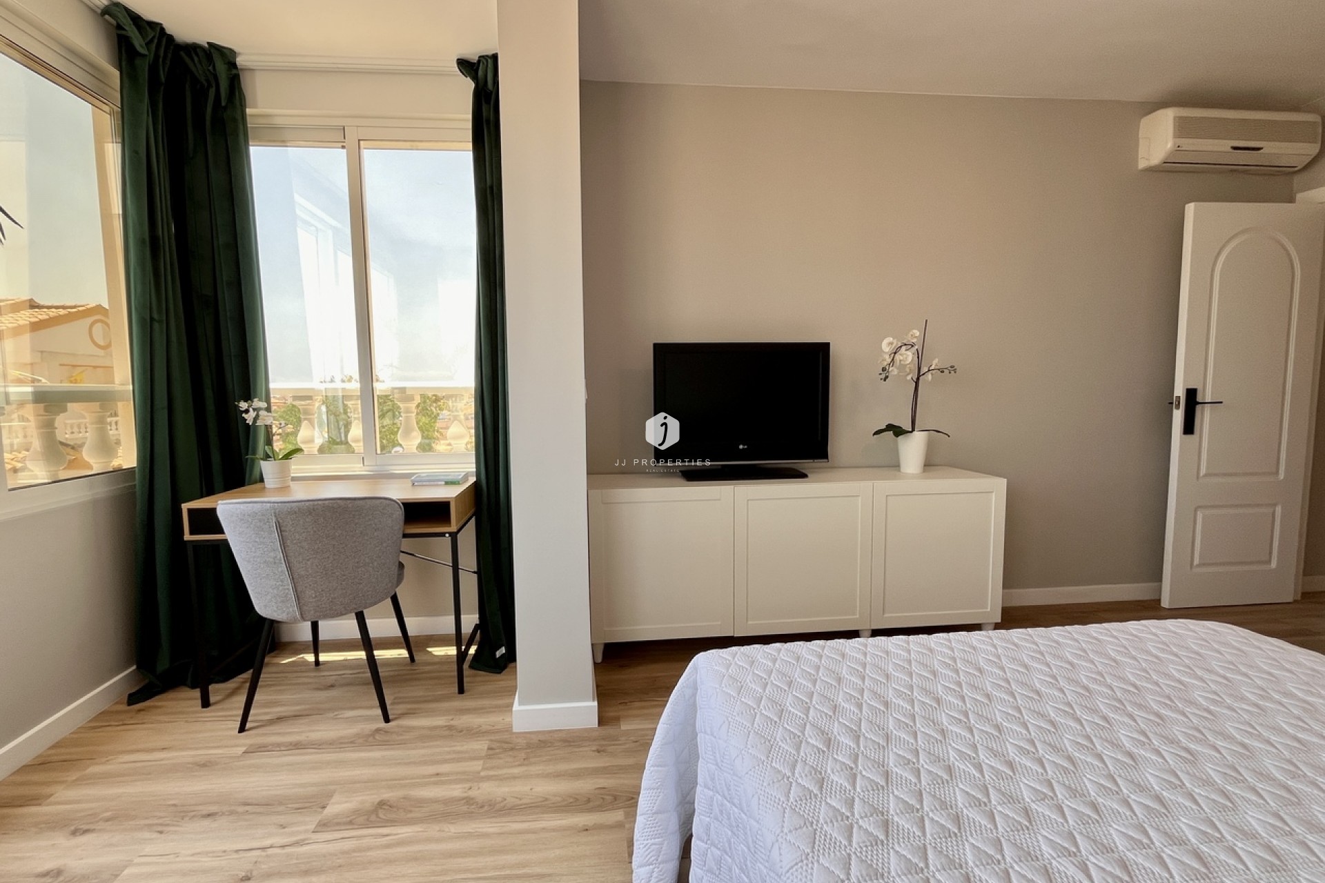 Resale - Chalet -
Playa Flamenca - Costa Blanca