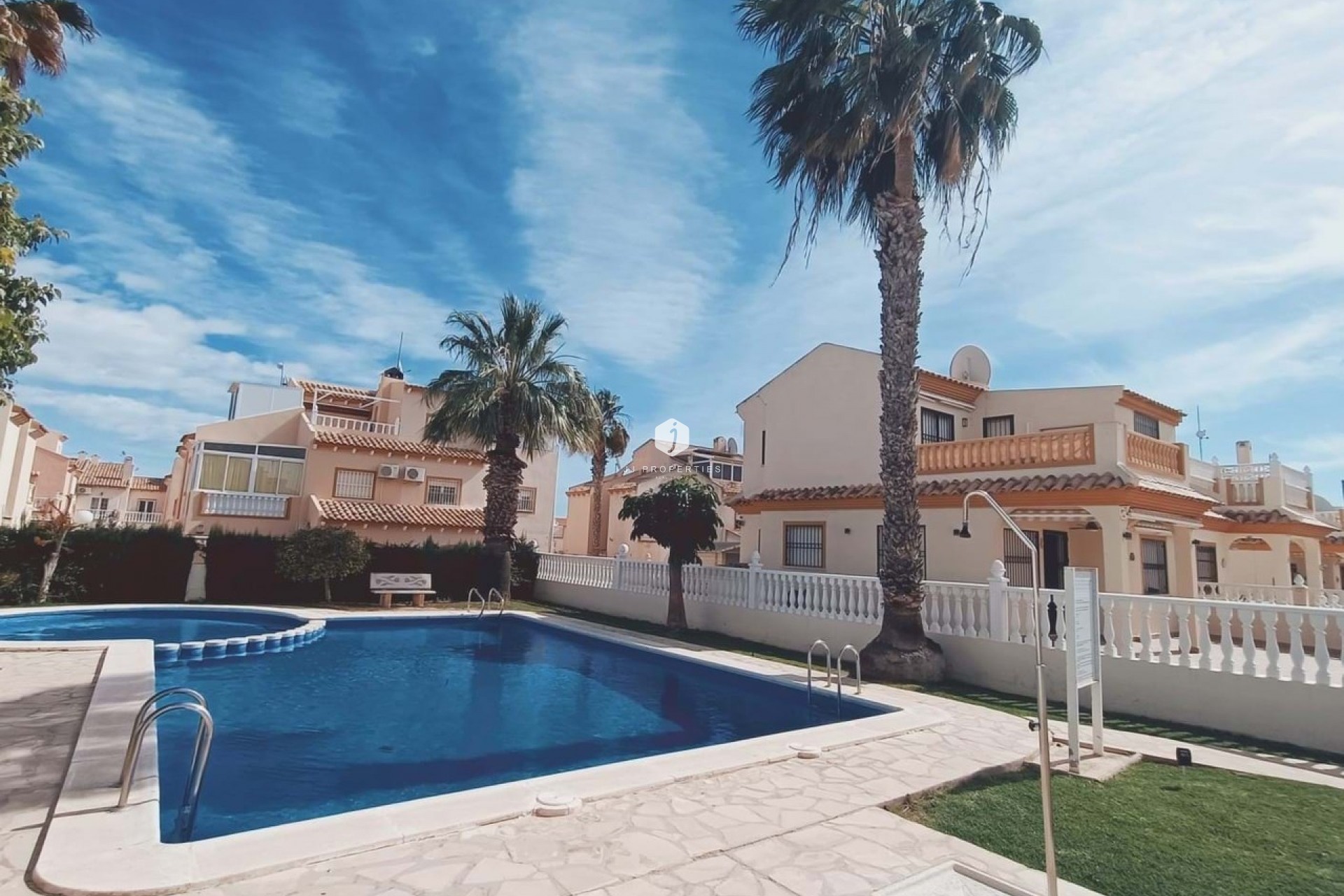 Resale - Chalet -
Playa Flamenca - Costa Blanca