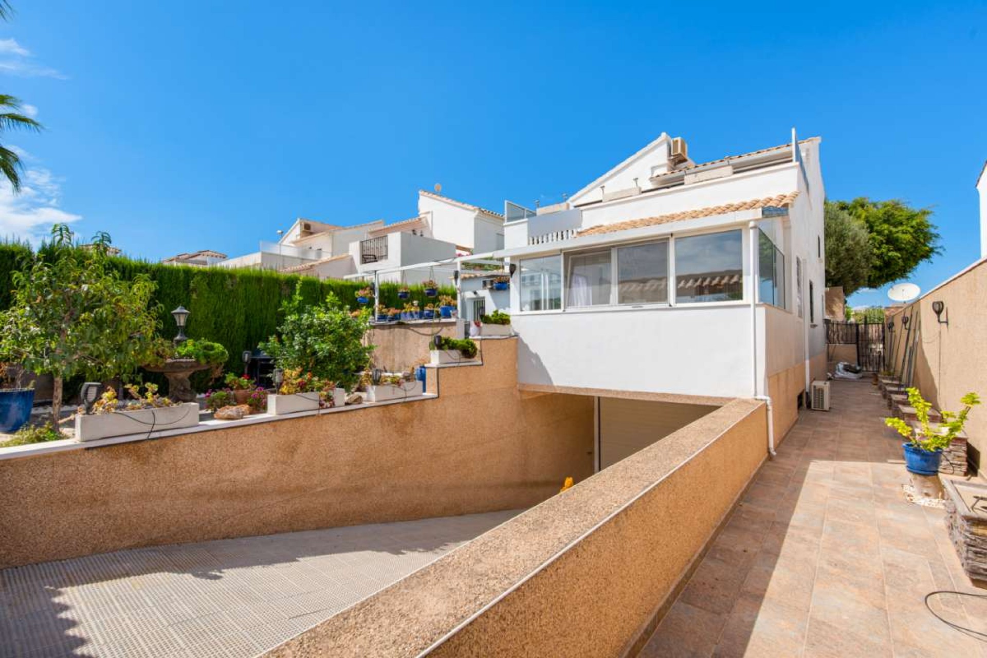 Resale - Chalet -
Punta Prima - Costa Blanca