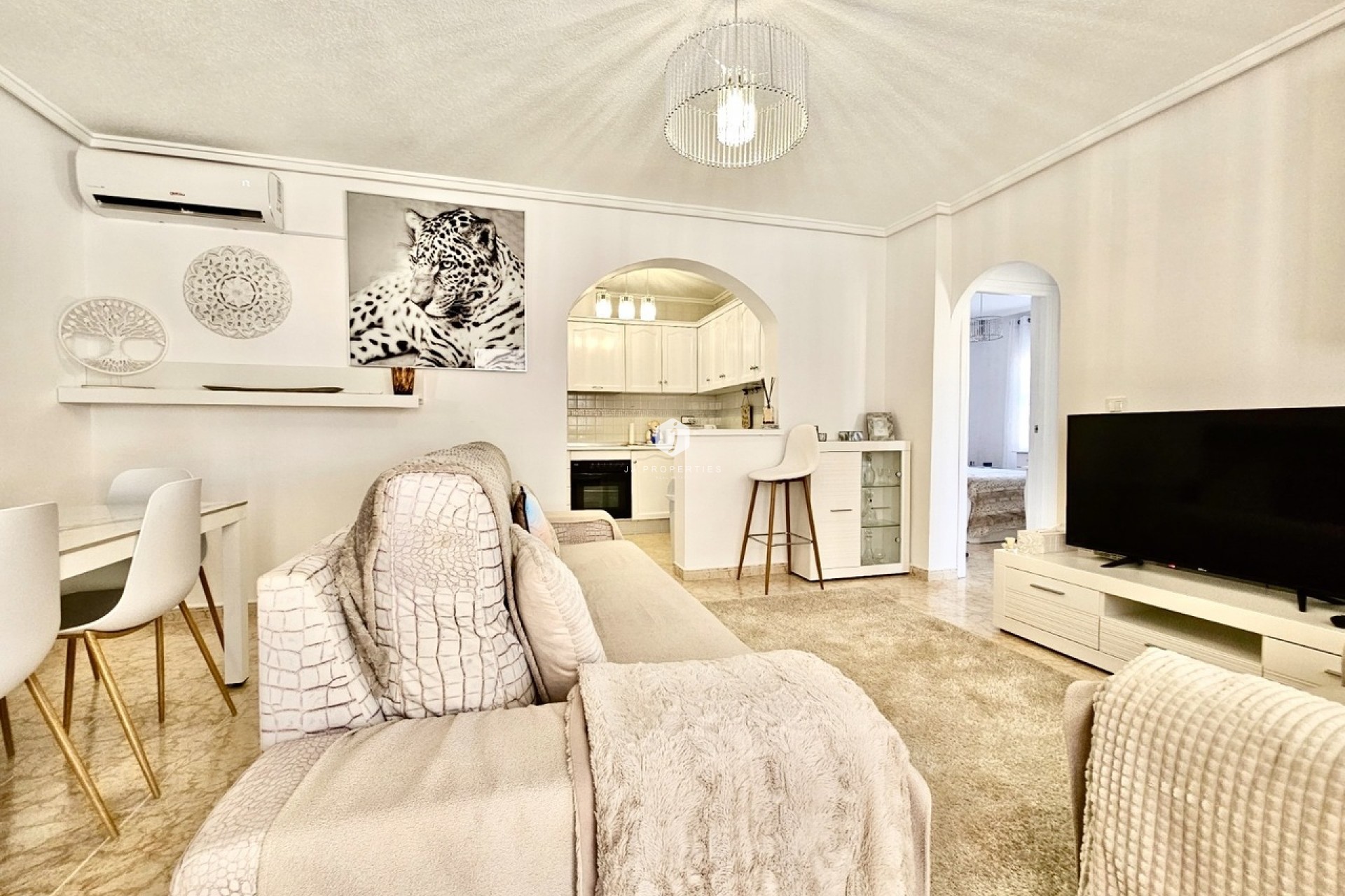 Resale - Chalet -
Punta Prima - Costa Blanca