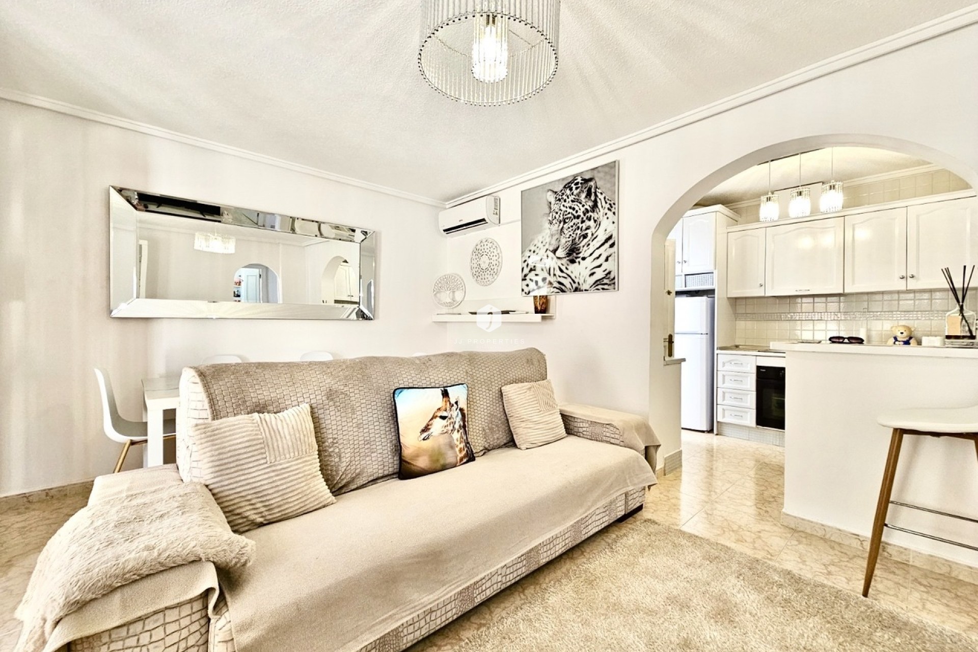 Resale - Chalet -
Punta Prima - Costa Blanca