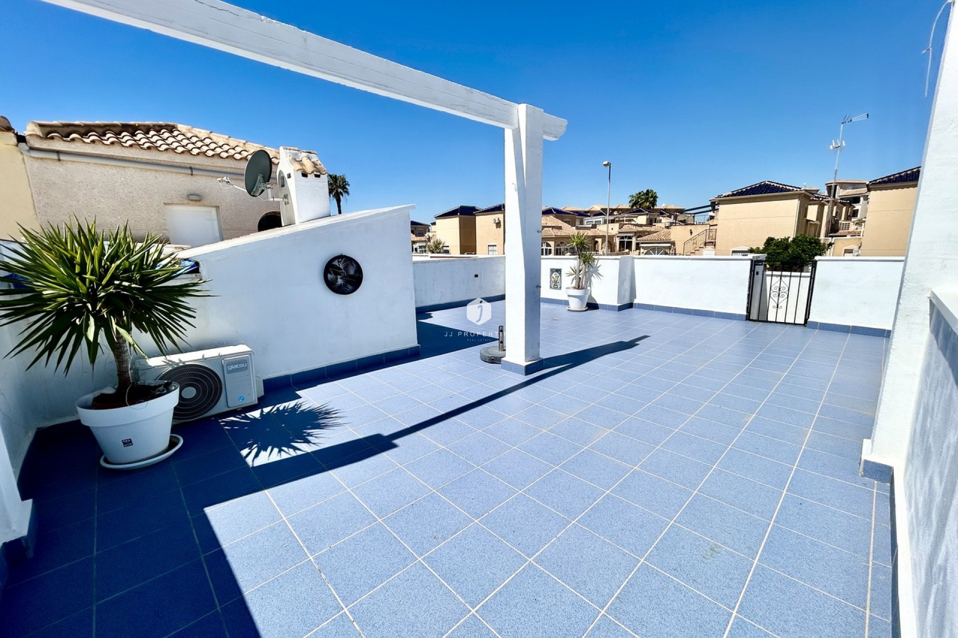 Resale - Chalet -
Punta Prima - Costa Blanca