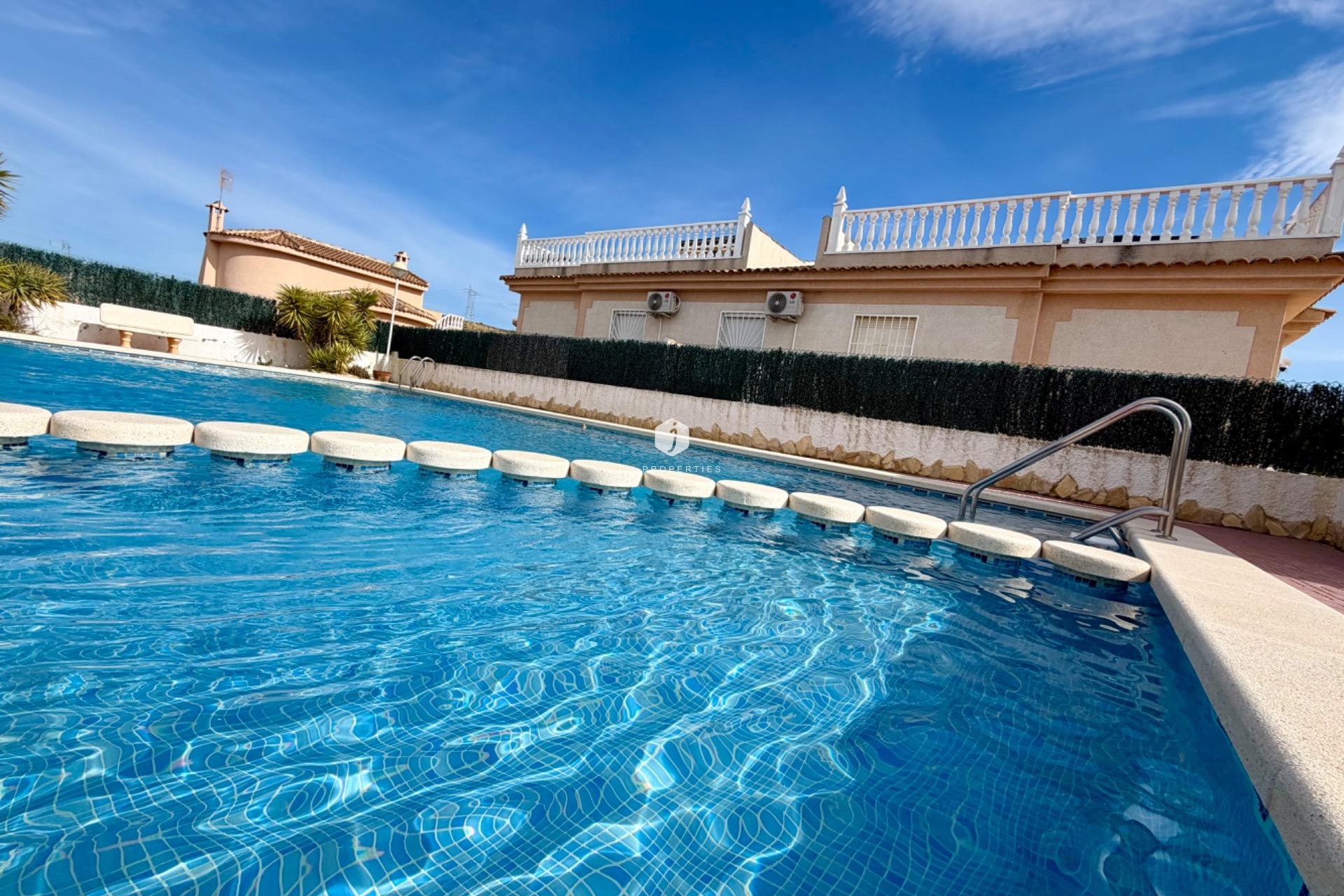 Resale - Chalet -
Rojales - Pueblo