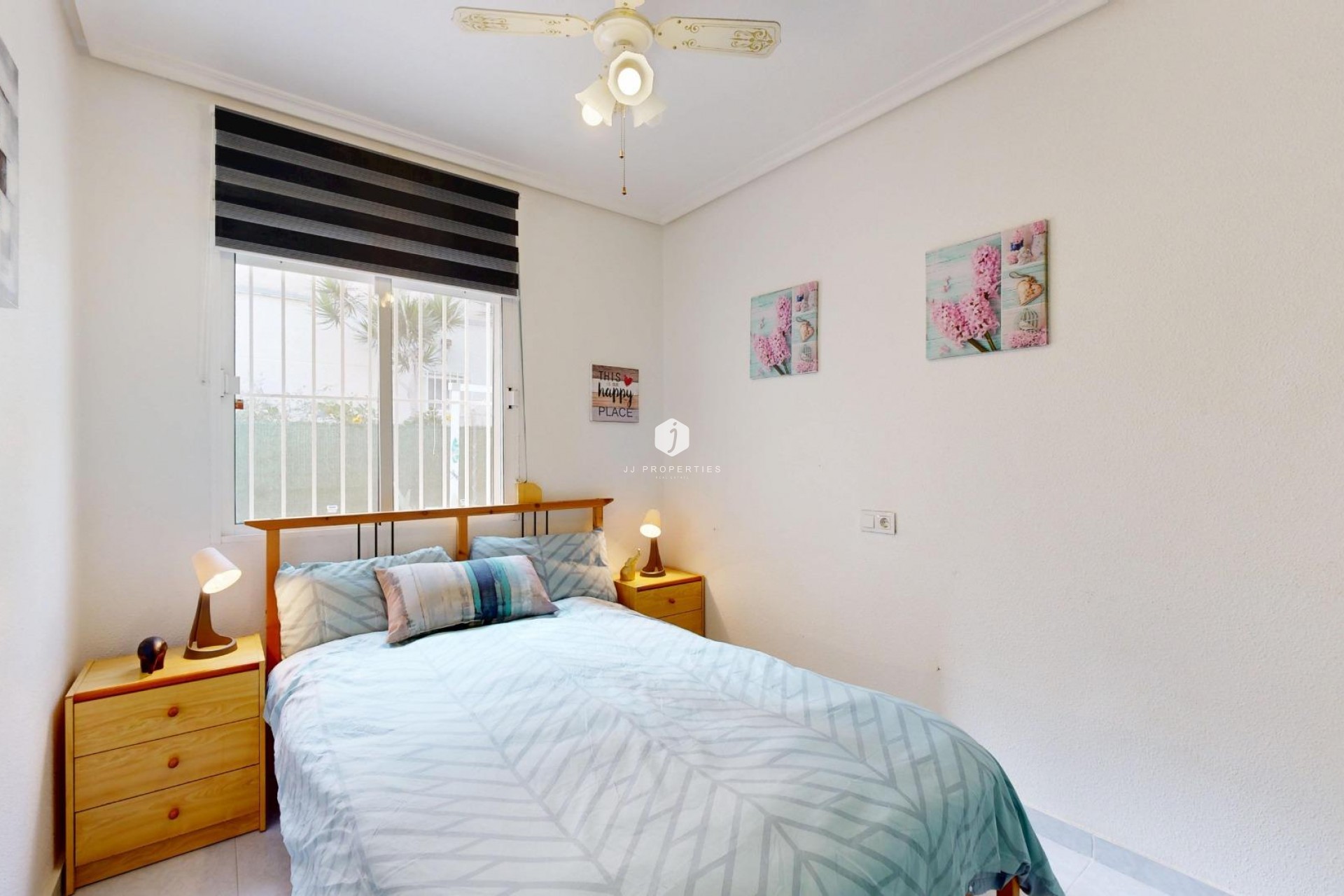 Resale - Chalet -
San Miguel de Salinas - 03193