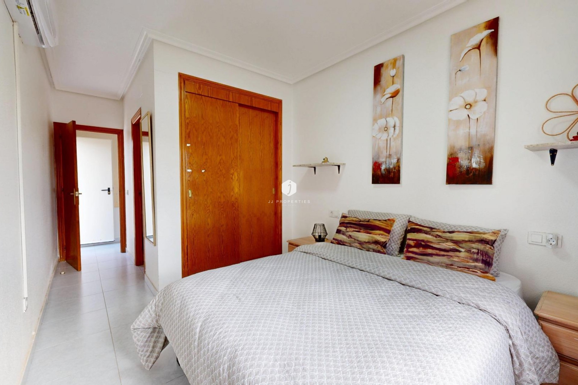 Resale - Chalet -
San Miguel de Salinas - 03193