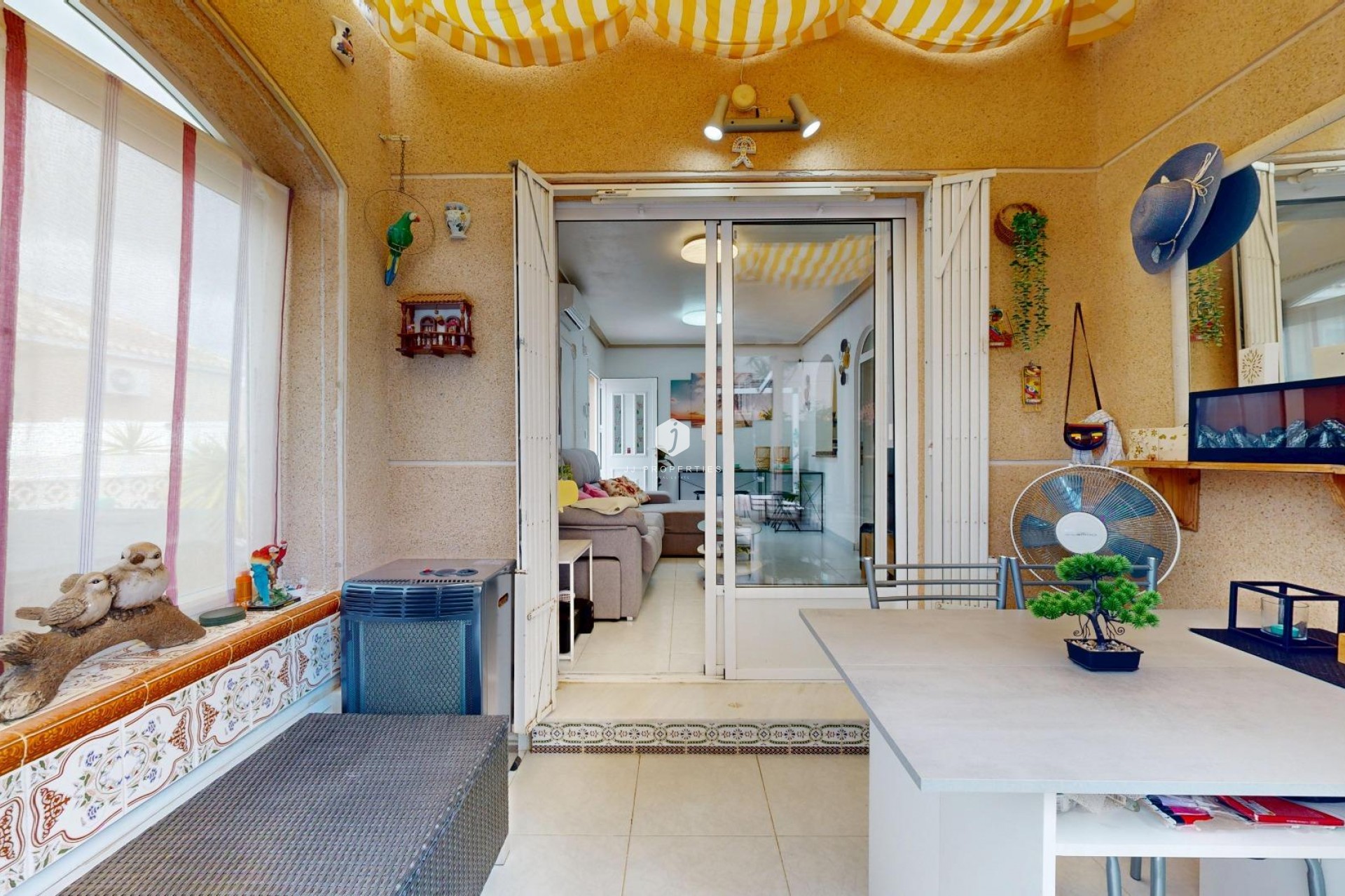 Resale - Chalet -
San Miguel de Salinas - 03193
